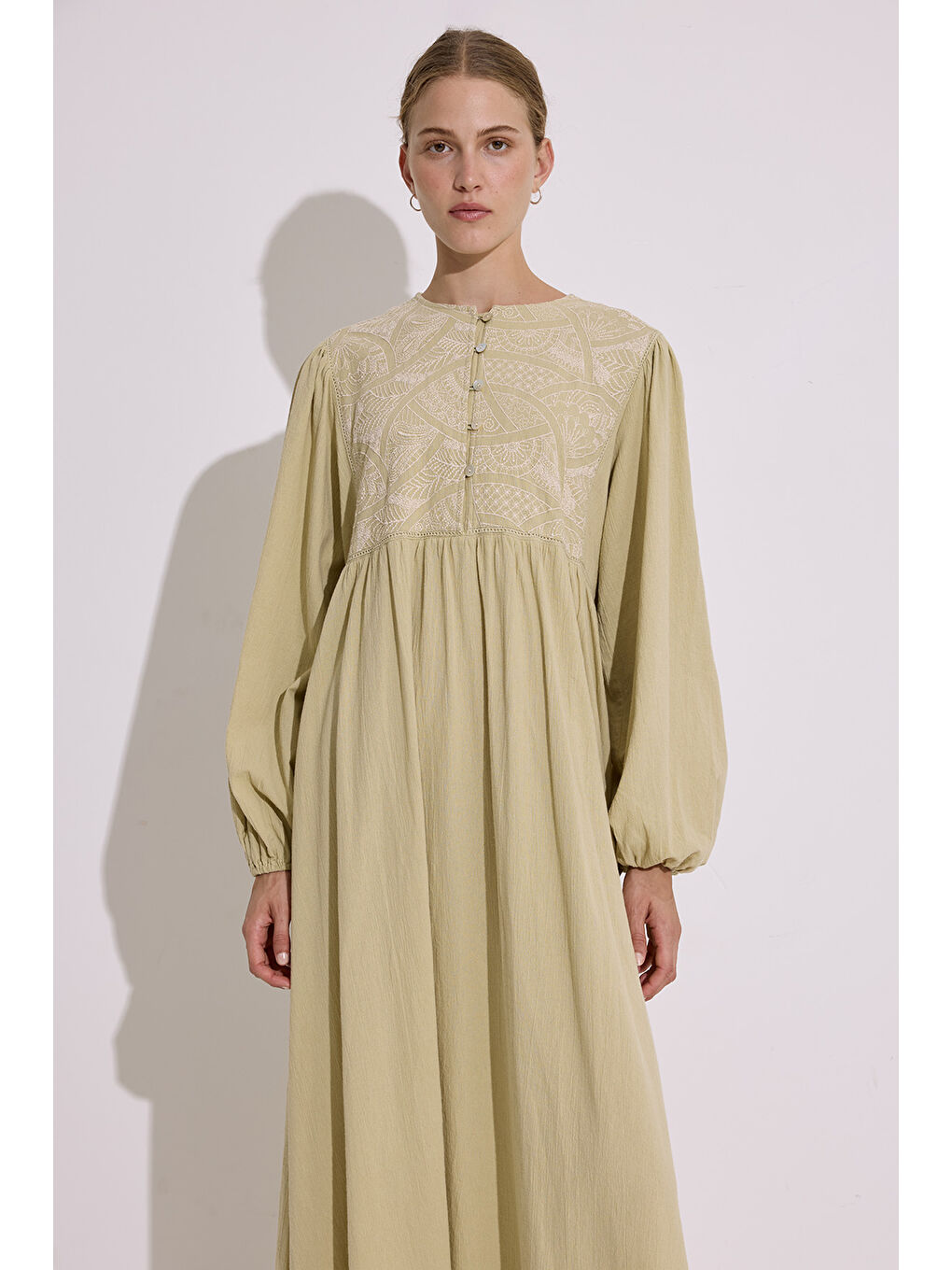 Dokulu Nakış Detaylı Elbise Soft Yeşil-1