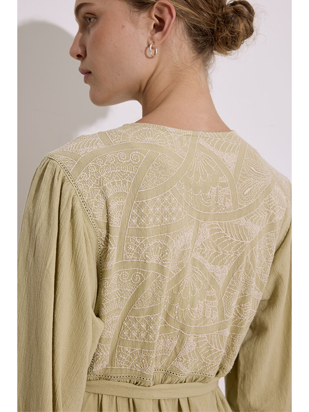 Dokulu Nakış Detaylı Elbise Soft Yeşil-5