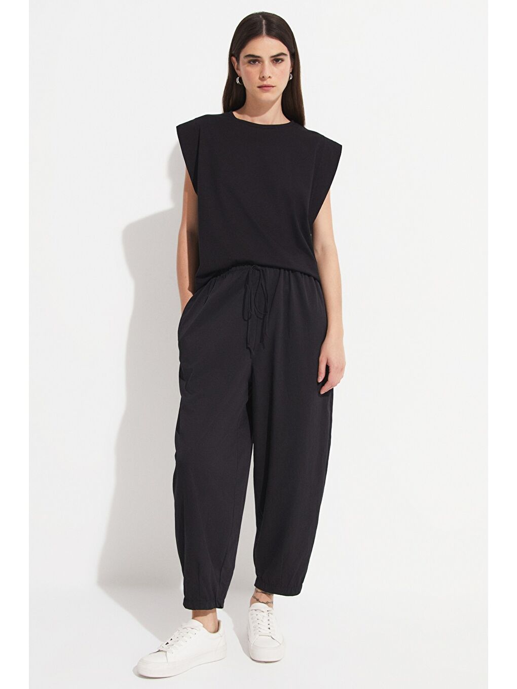 Siyah Basic Pamuk Bisiklet Yaka Kolsuz Tişört