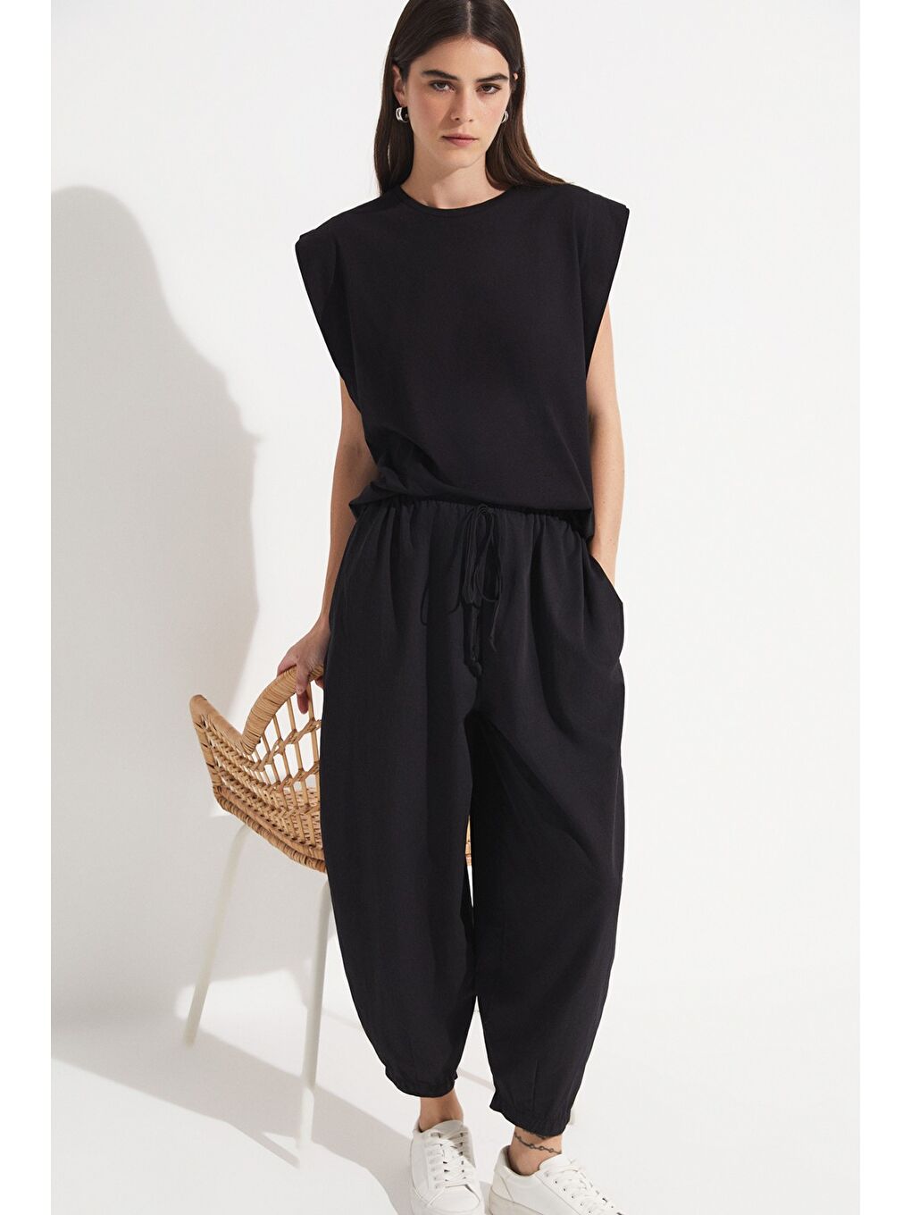 Siyah Basic Pamuk Bisiklet Yaka Kolsuz Tişört-2