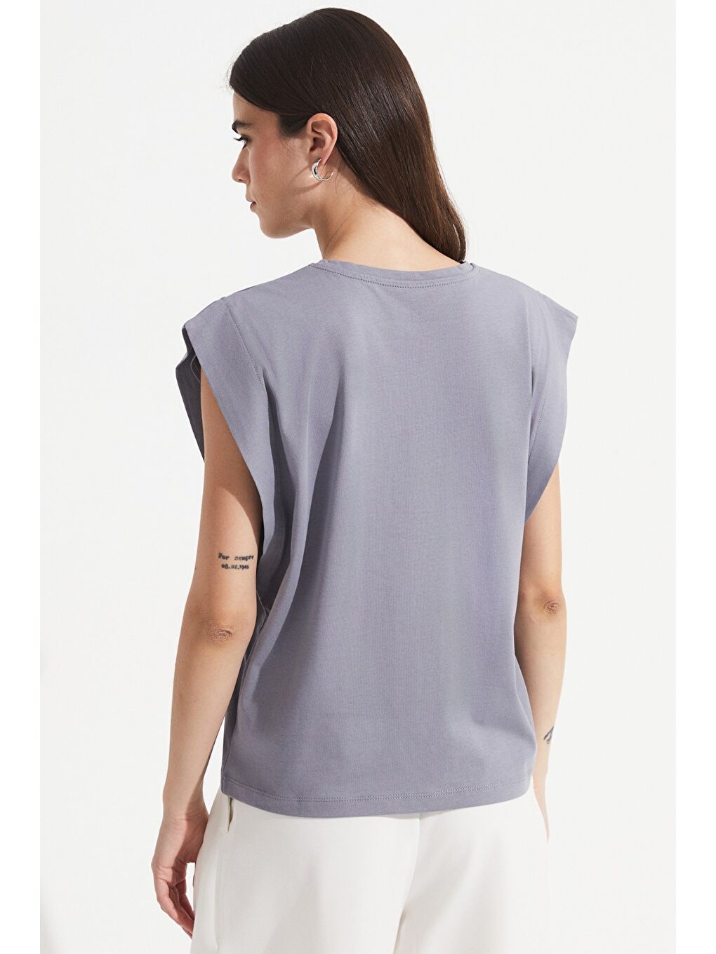 Gri Basic Pamuk Bisiklet Yaka Kolsuz Tişört-4