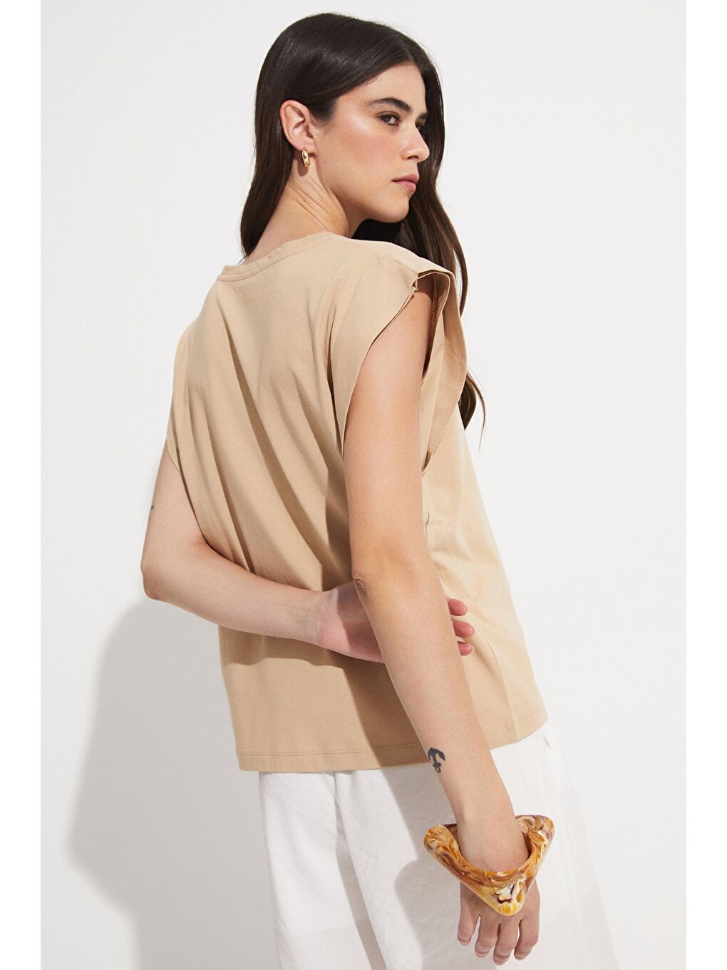 Bej Basic Pamuk Bisiklet Yaka Kolsuz Tişört-1