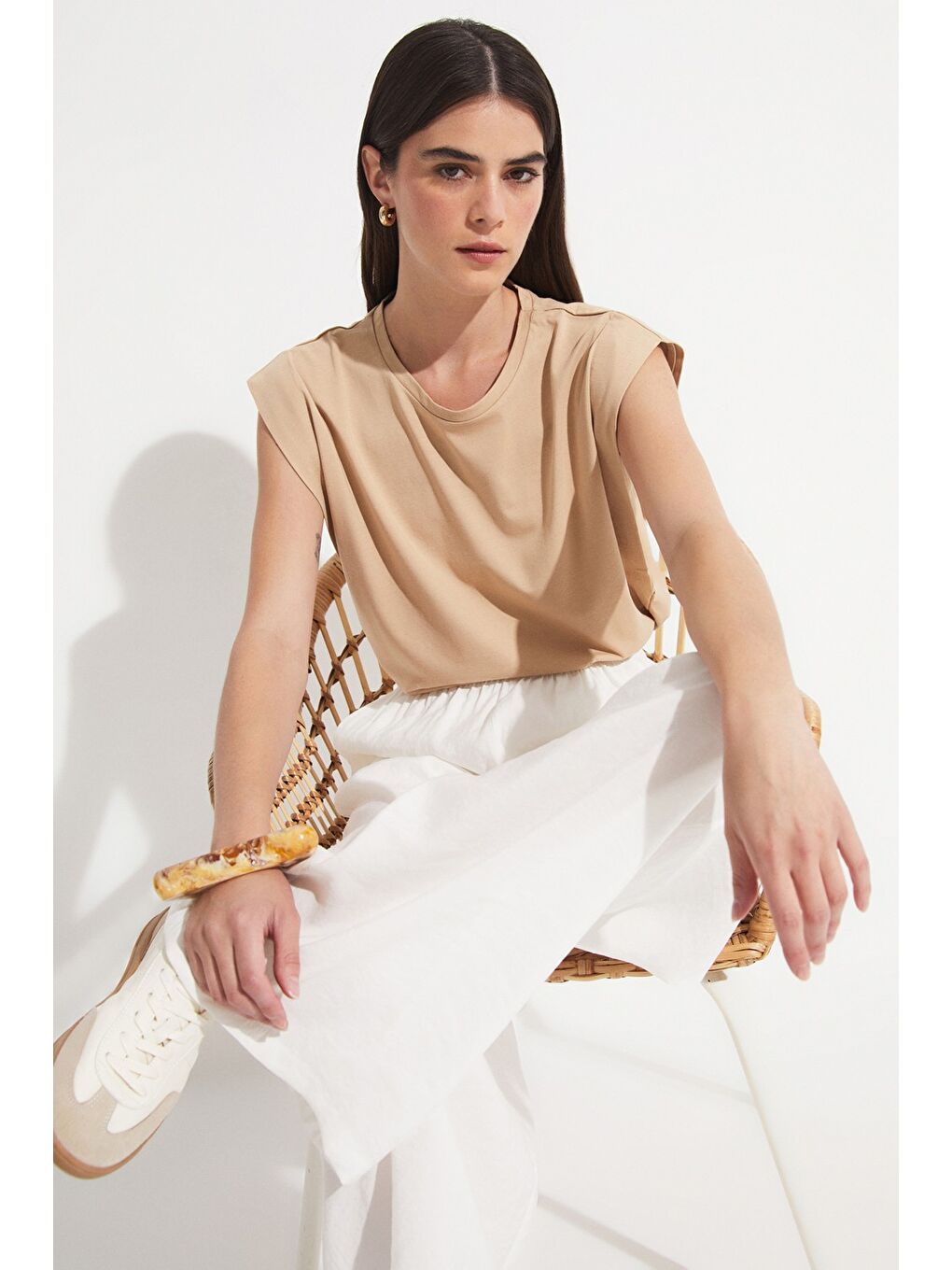 Bej Basic Pamuk Bisiklet Yaka Kolsuz Tişört-4