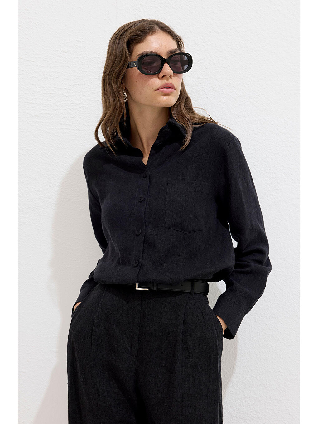 Kaplama Düğmeli Keten Fit Gömlek Siyah