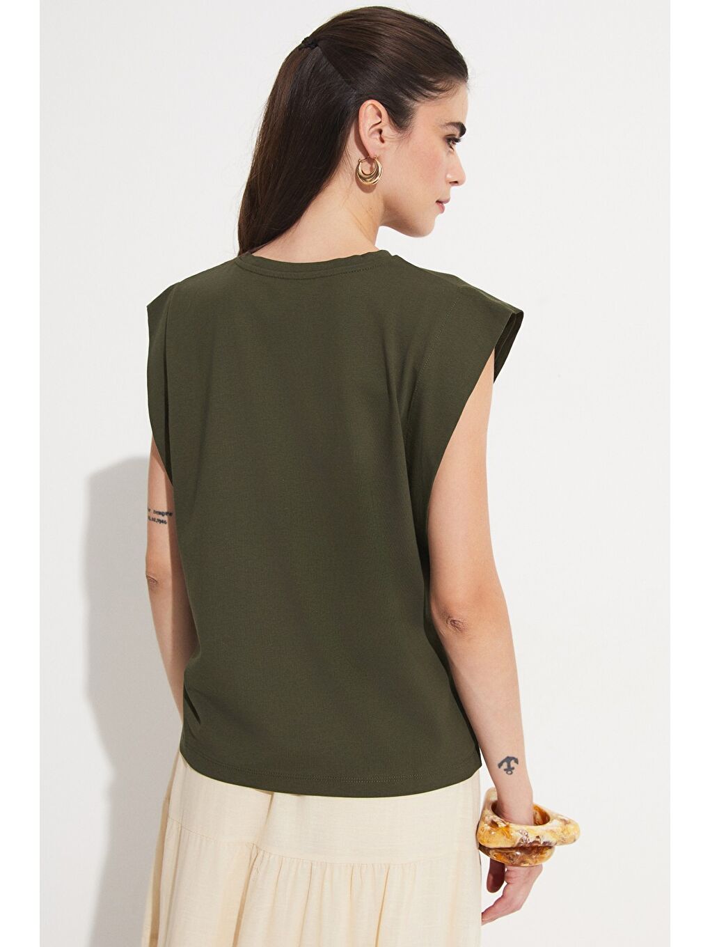 Haki Basic Pamuk Bisiklet Yaka Kolsuz Tişört-2