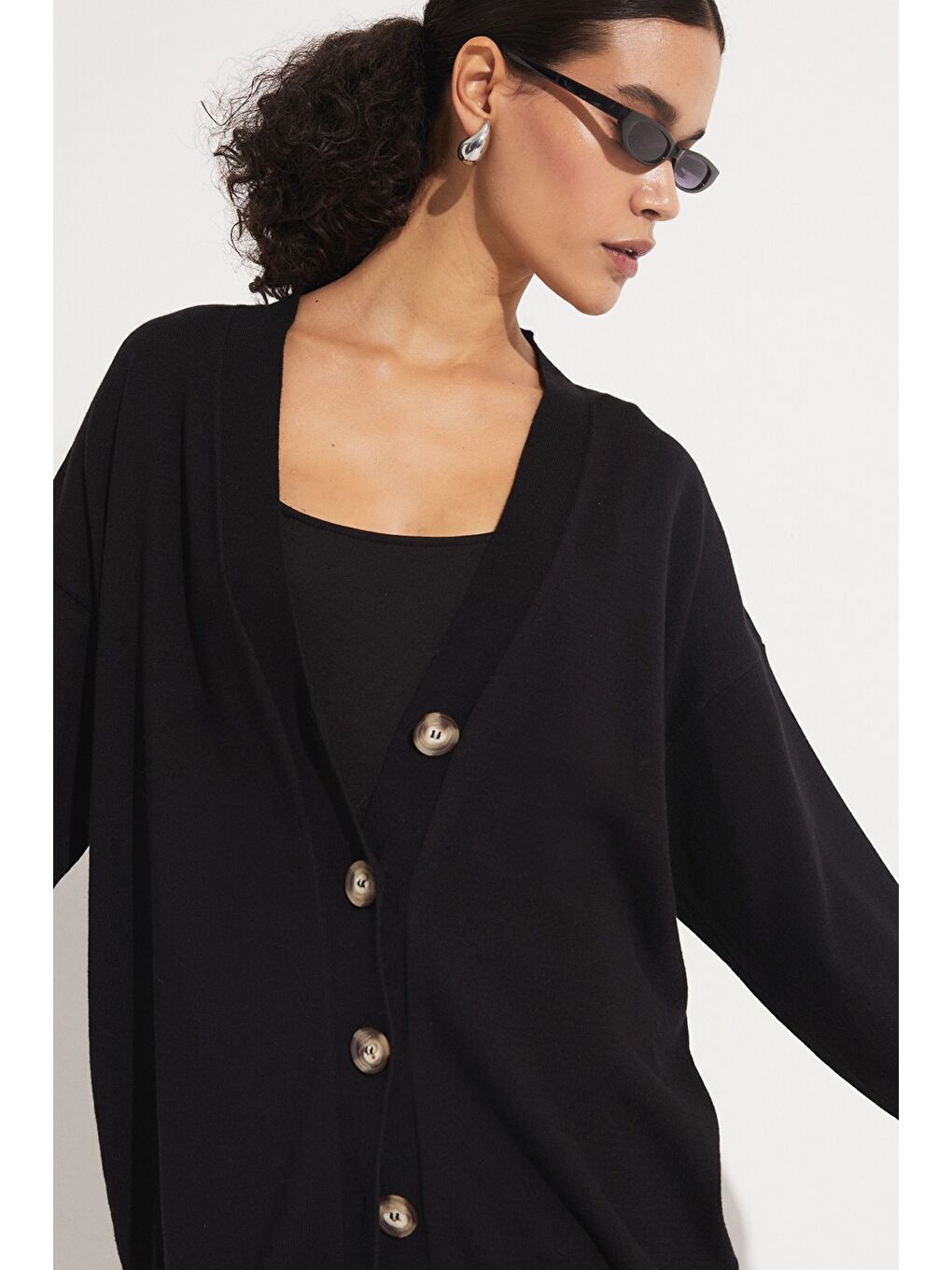 Siyah Kemik Düğmeli Hırka-1