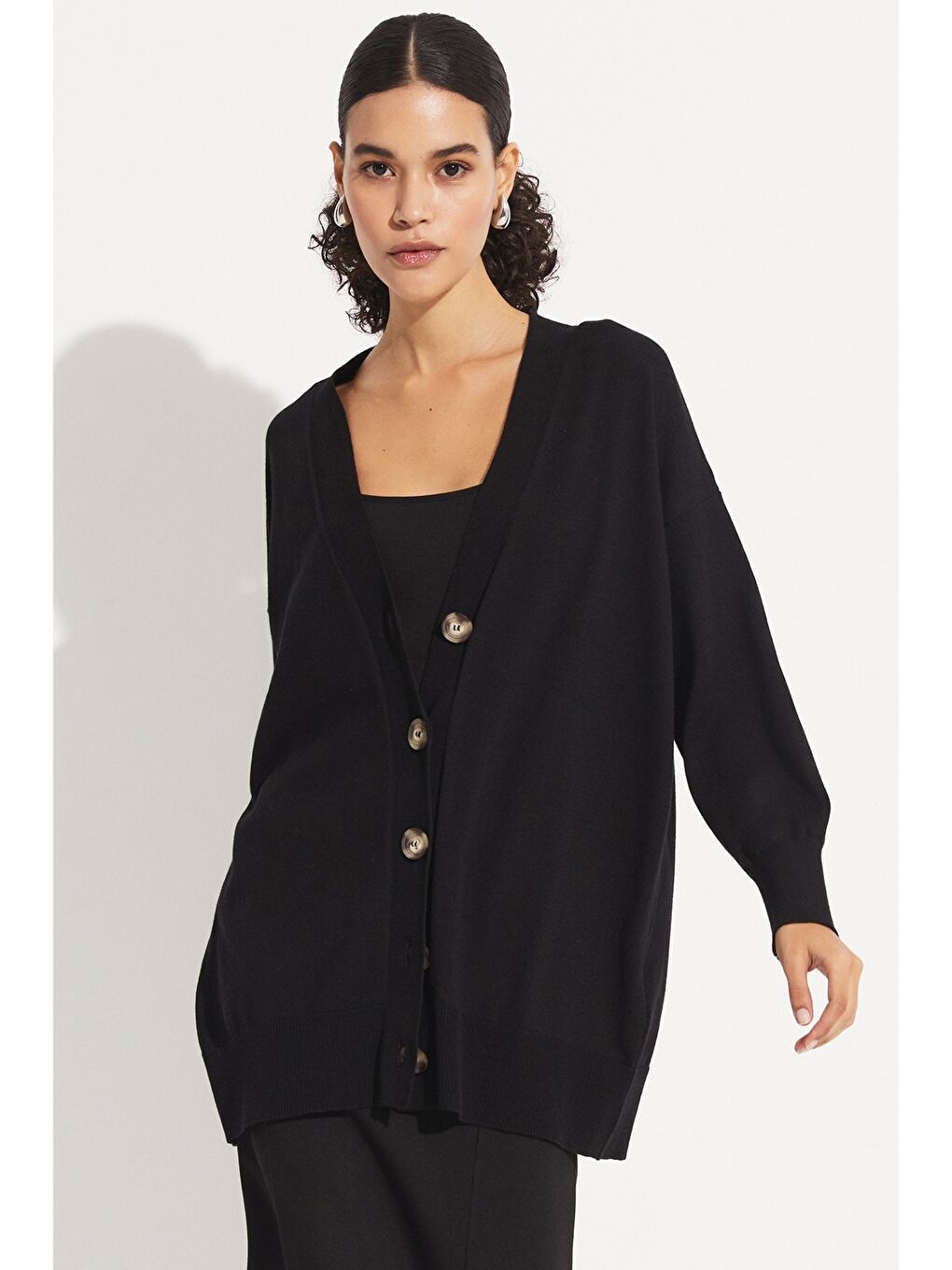 Siyah Kemik Düğmeli Hırka-2