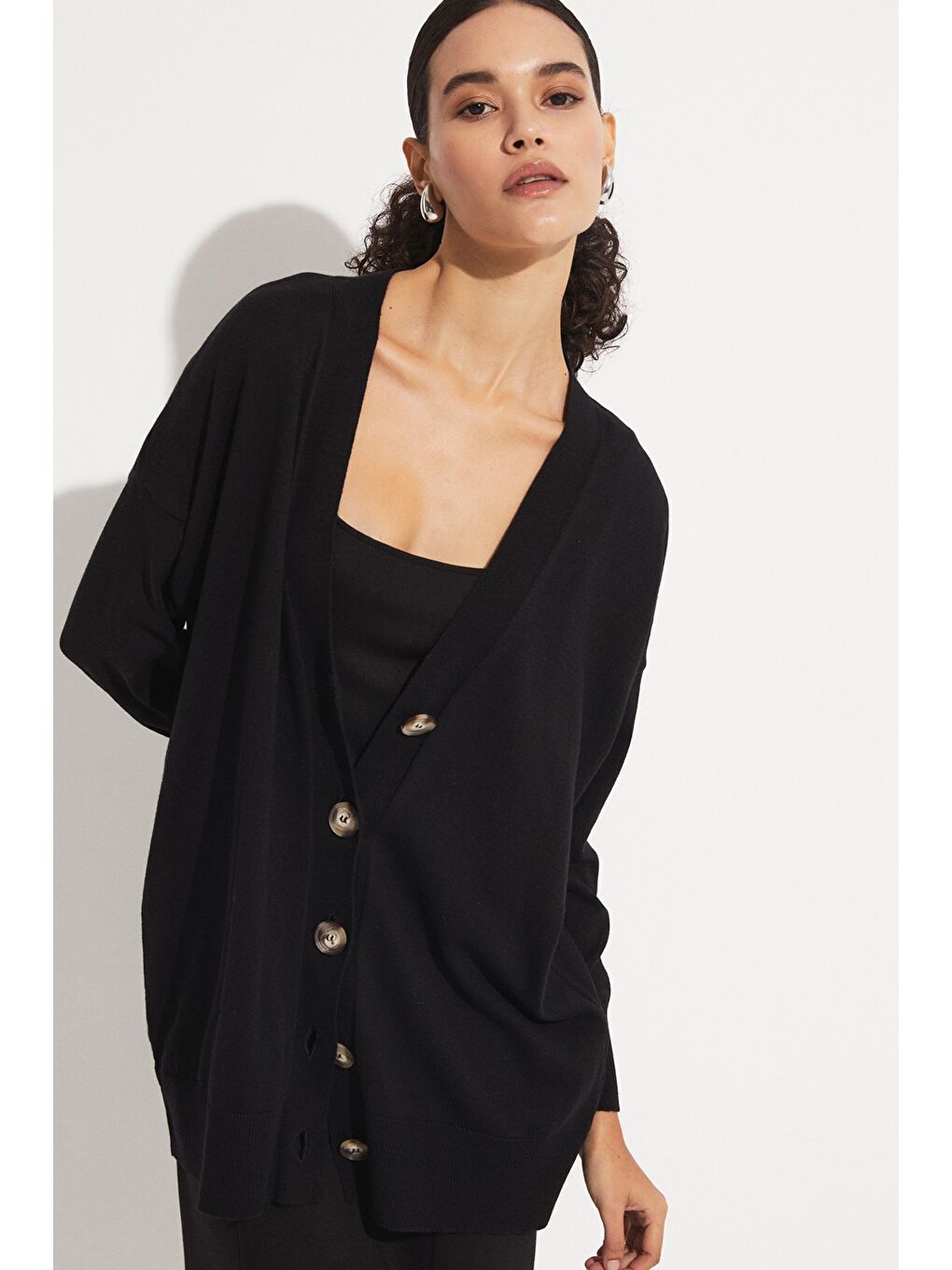 Siyah Kemik Düğmeli Hırka-3