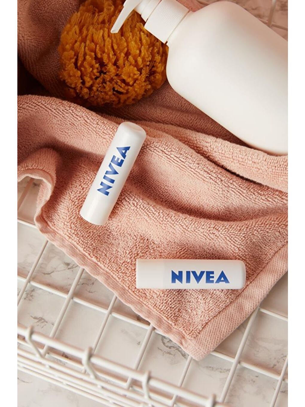 NIVEA Şeffaf Güneş Koruyucu Dudak Bakım Kremi Med Repair 4, 8Gr, 24 Saat Ne mlendirici, Spf15 - 2