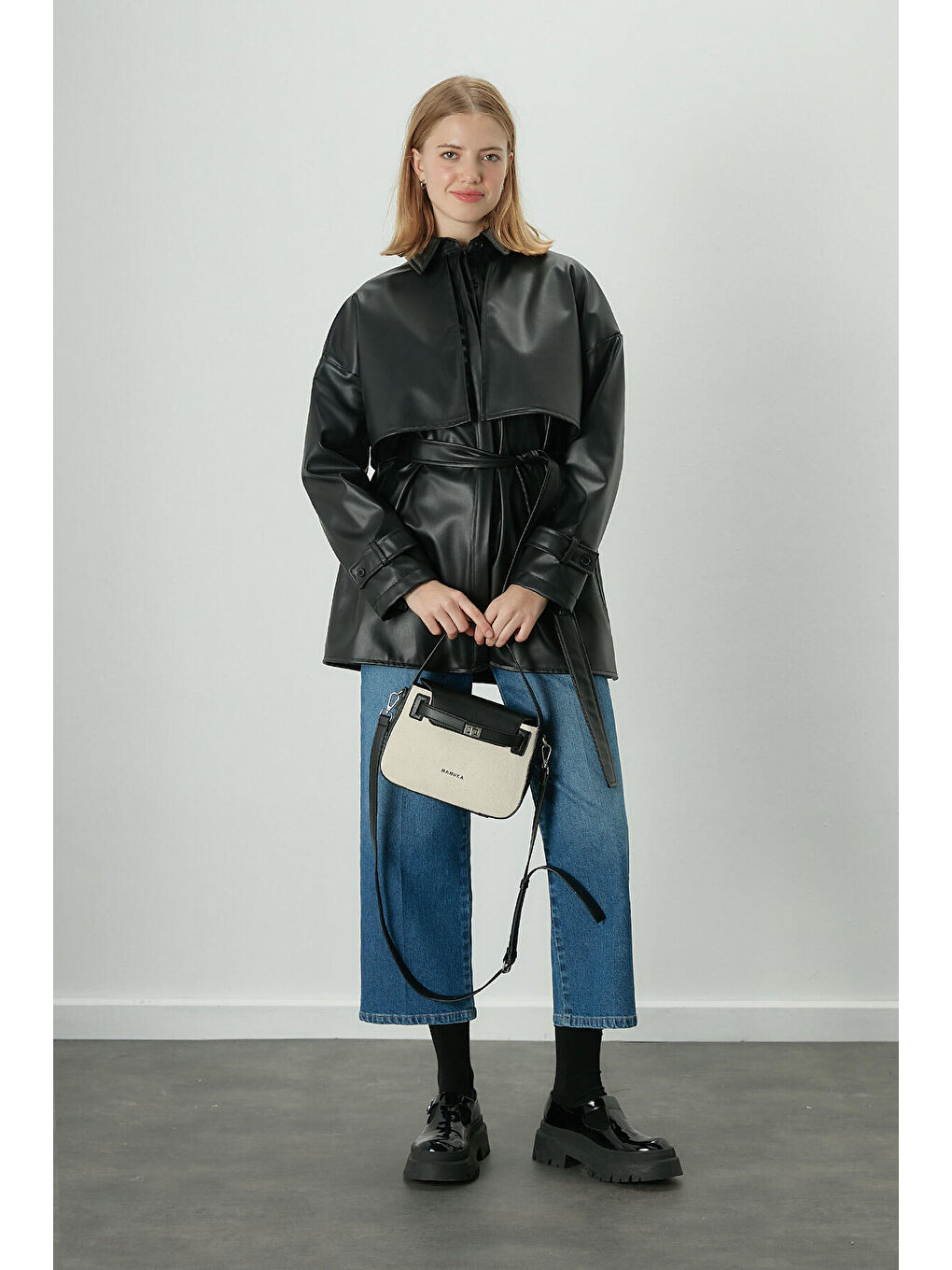 Kemer Detaylı Kanvas Çanta Siyah