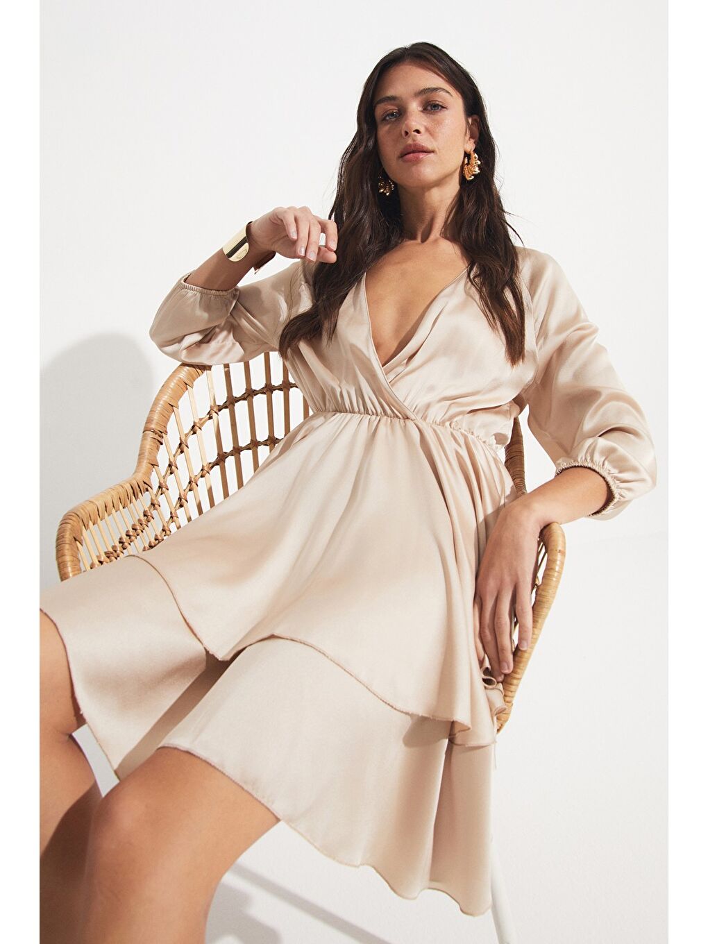 Bej Volanlı Saten Elbise-4