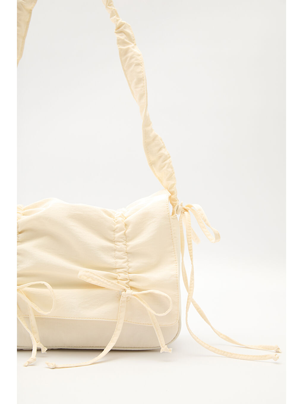 Bej Büzgü Detaylı Omuz Çantası Vanilya-4