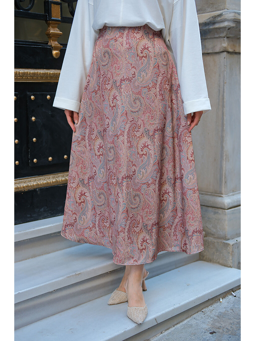 Kadın Desenli Saten Etek Kahverengi