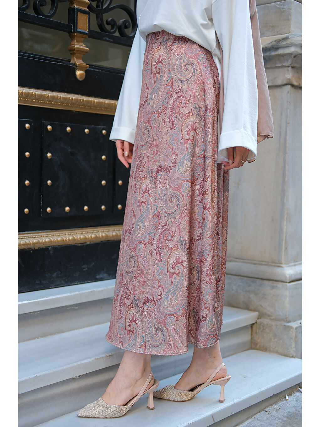 Kadın Desenli Saten Etek Kahverengi-2