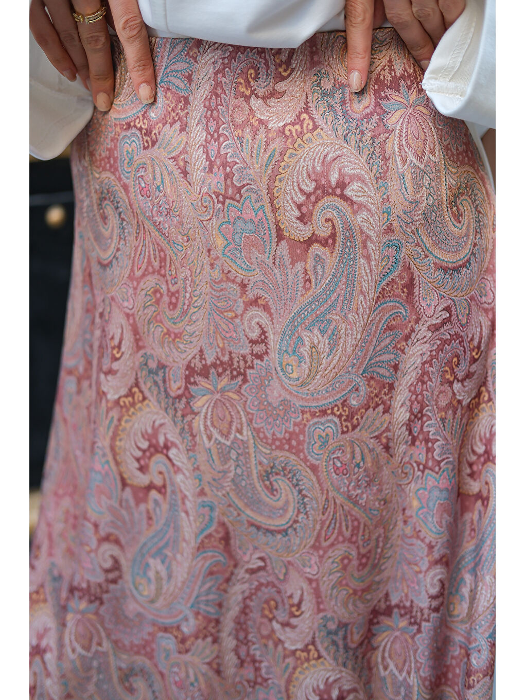 Kadın Desenli Saten Etek Kahverengi-3