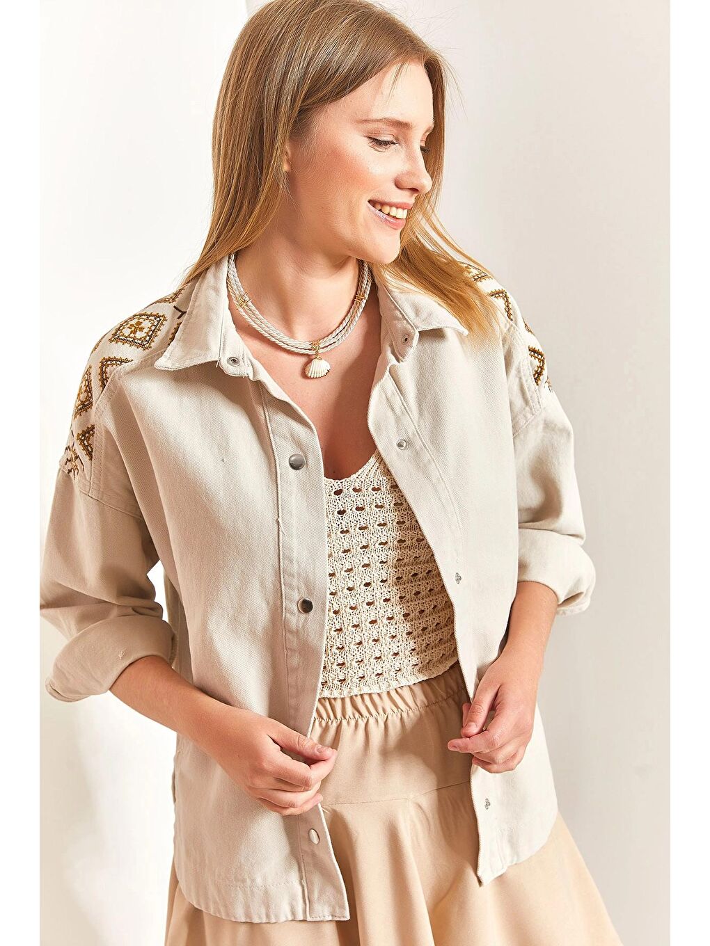 Bej Kadın Etnik Nakış Desenli Gabardin Ceket-1