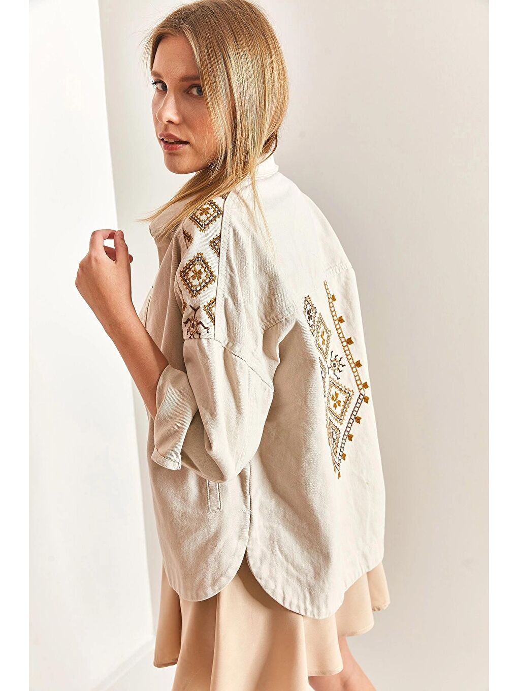 Bej Kadın Etnik Nakış Desenli Gabardin Ceket-4