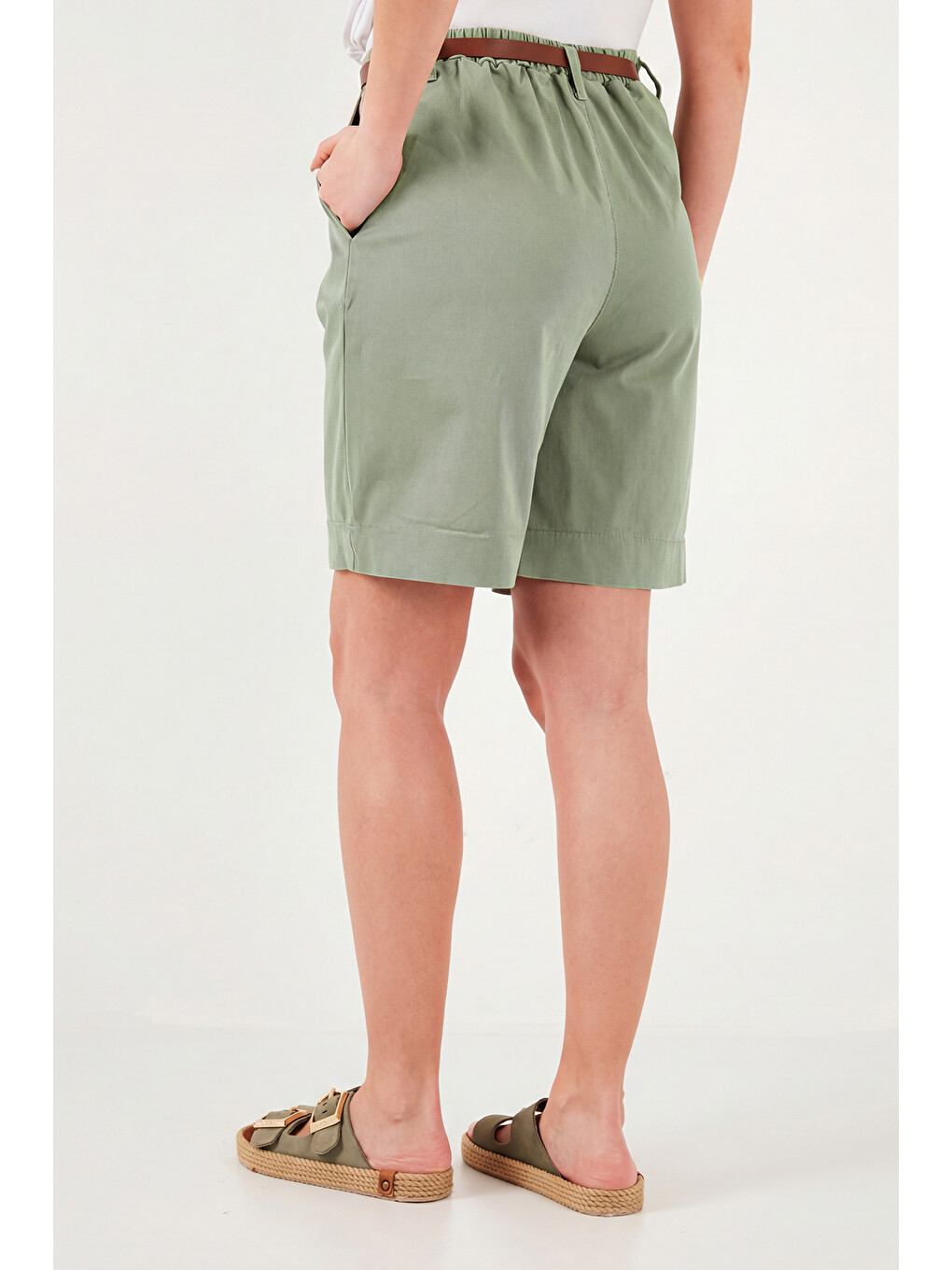 Haki Pamuklu Loose Fit Pileli Kemerli Bermuda Şort 668yp5439-6