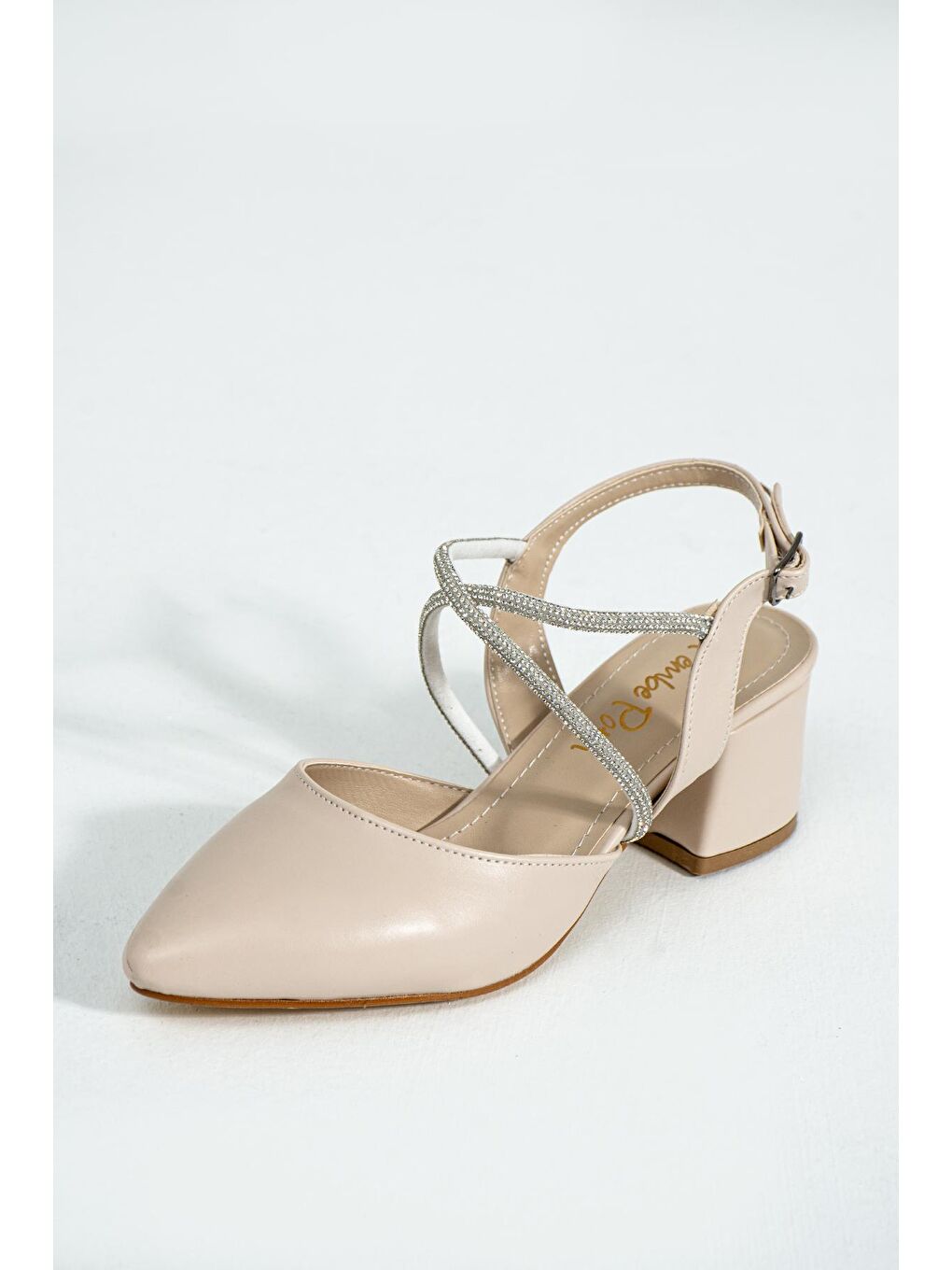 Ekru Çapraz Bantlı Taşlı Önü Kapalı Kadın Topuklu Ayakkabı 001-411-23-4