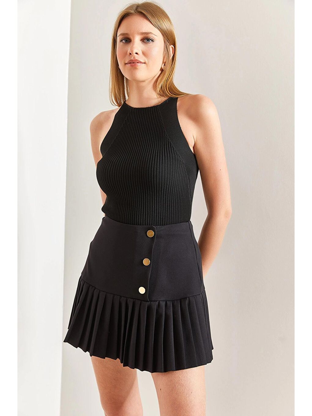 Siyah Kadın Pilise Detaylı Düğmeli Şort Etek-2