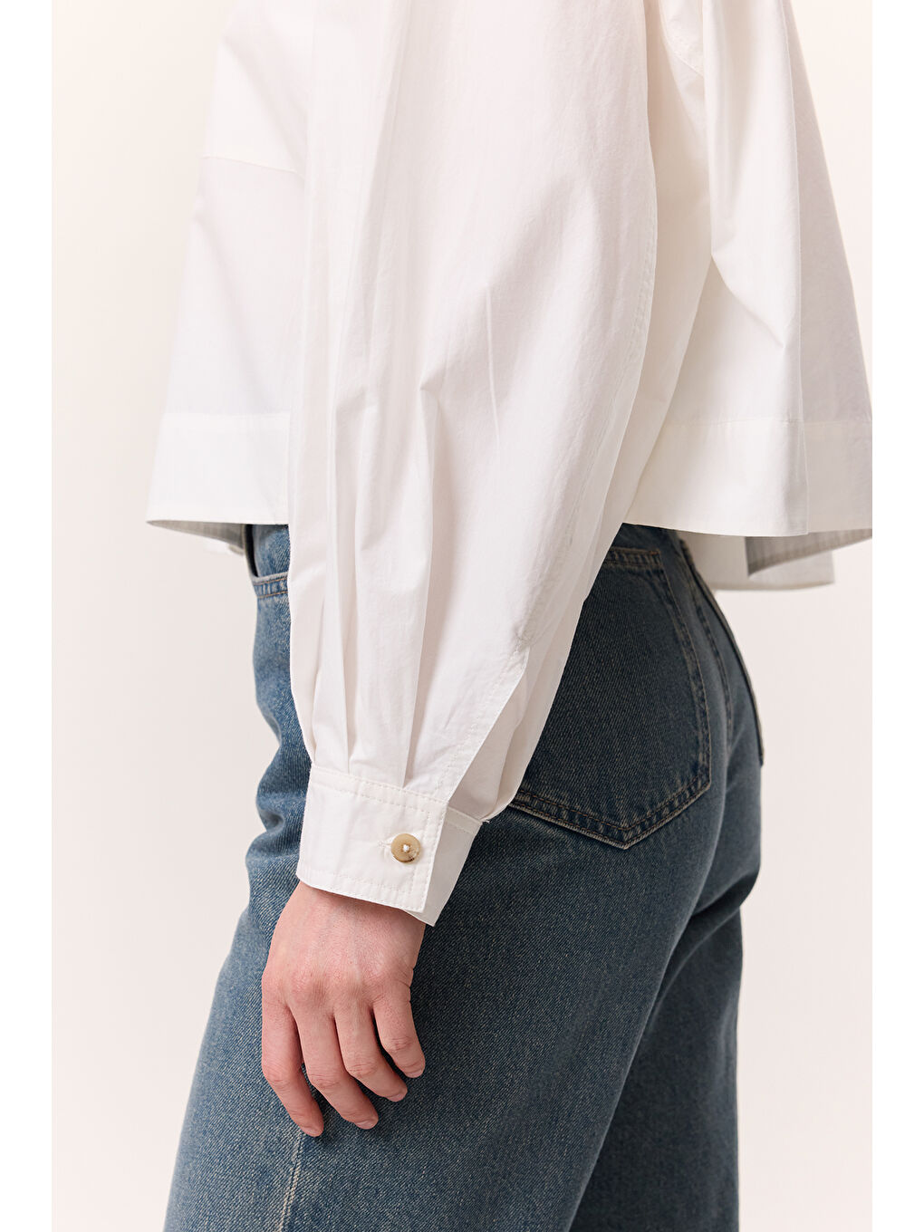 Geniş Cep Detaylı Kısa Gömlek Ekru-2