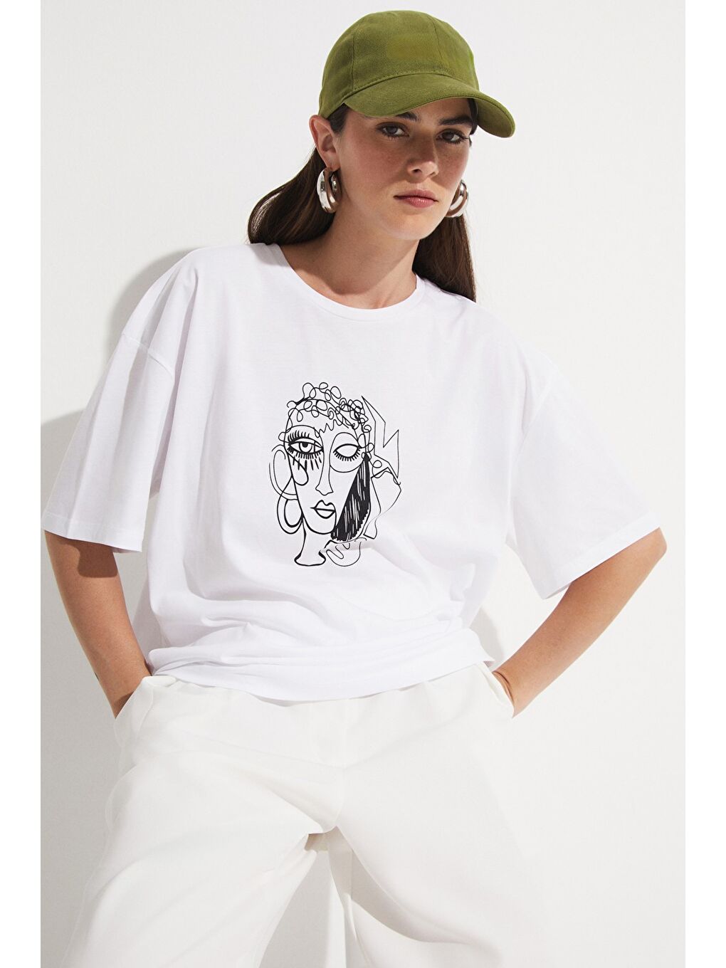 Beyaz Kadın %100 Pamuk Rahat Kesim Bisiklet Yaka Baskılı Tişört-2