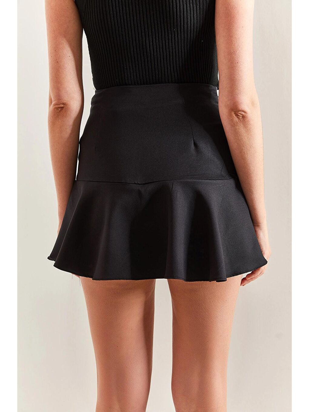 Siyah Kadın Bağlamalı Şortlu Mini Etek-3