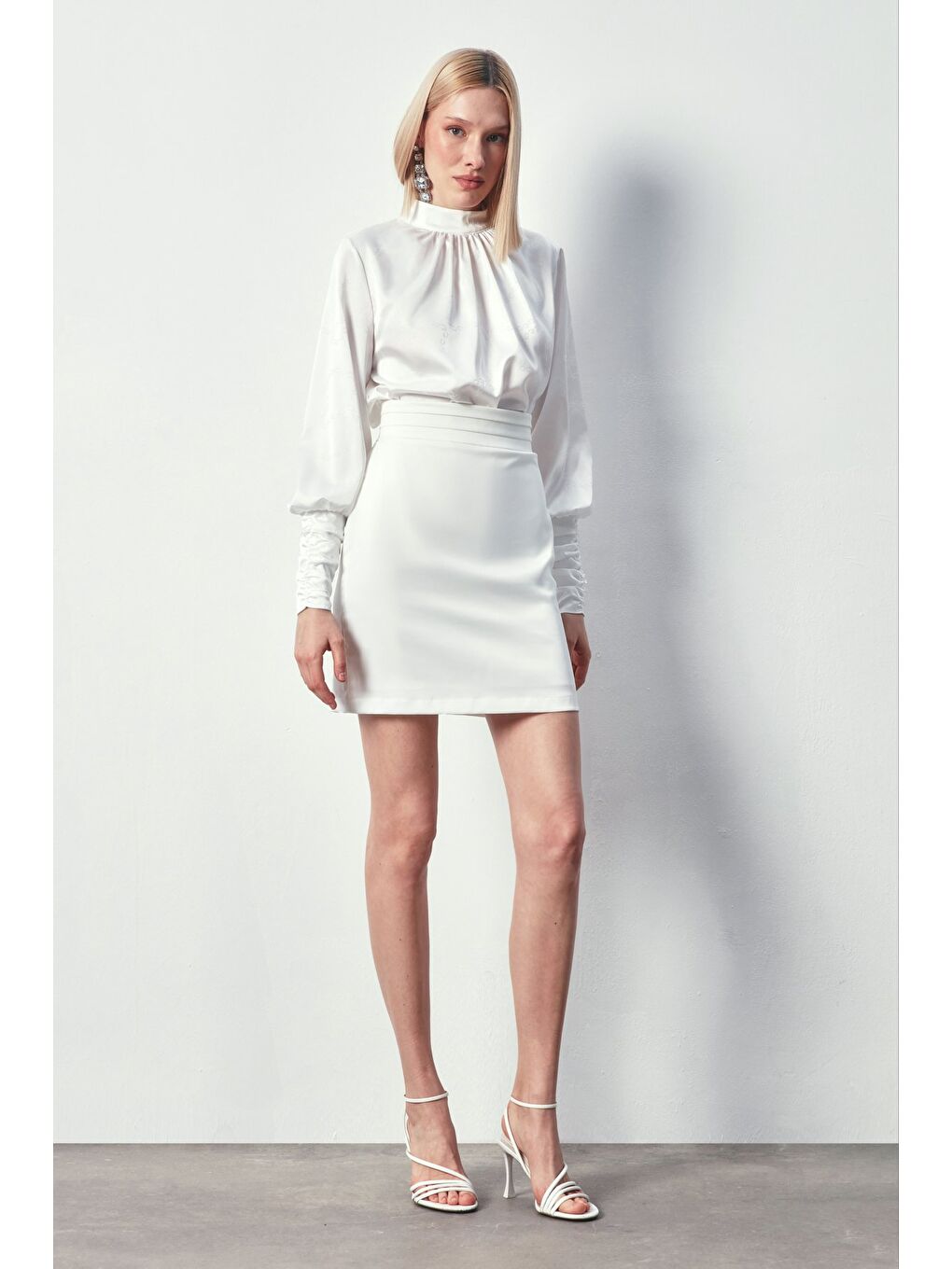 Zincir Desenli Saten Bluz - Ekru-4