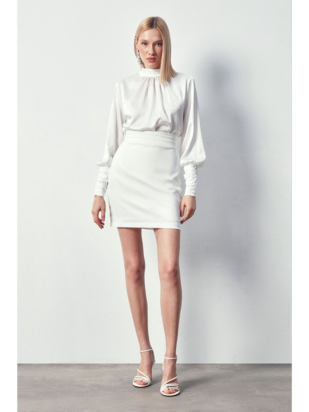 Zincir Desenli Saten Bluz - Ekru-5