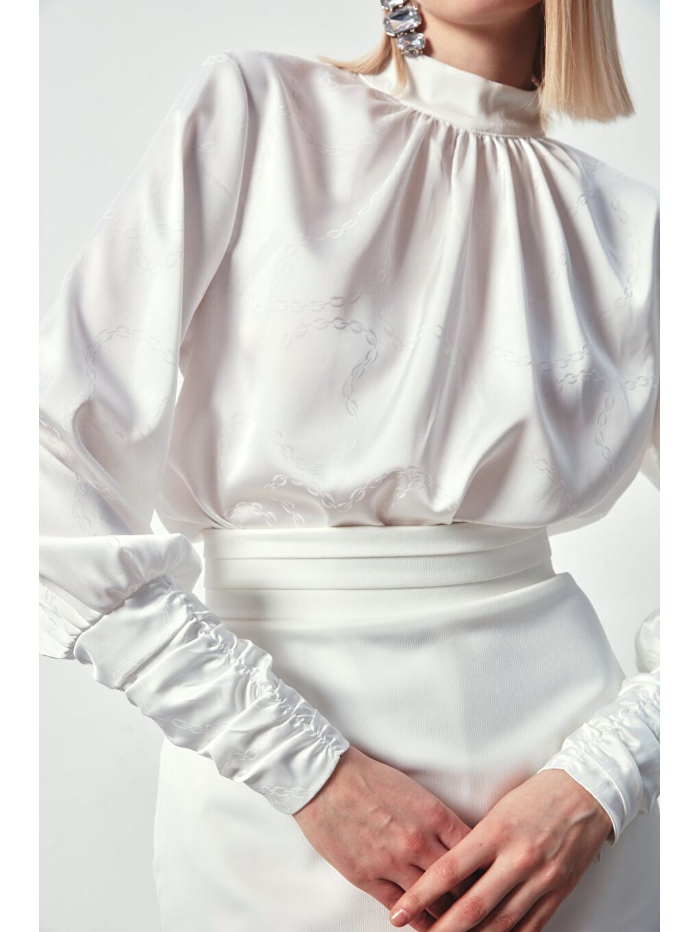 Zincir Desenli Saten Bluz - Ekru-6