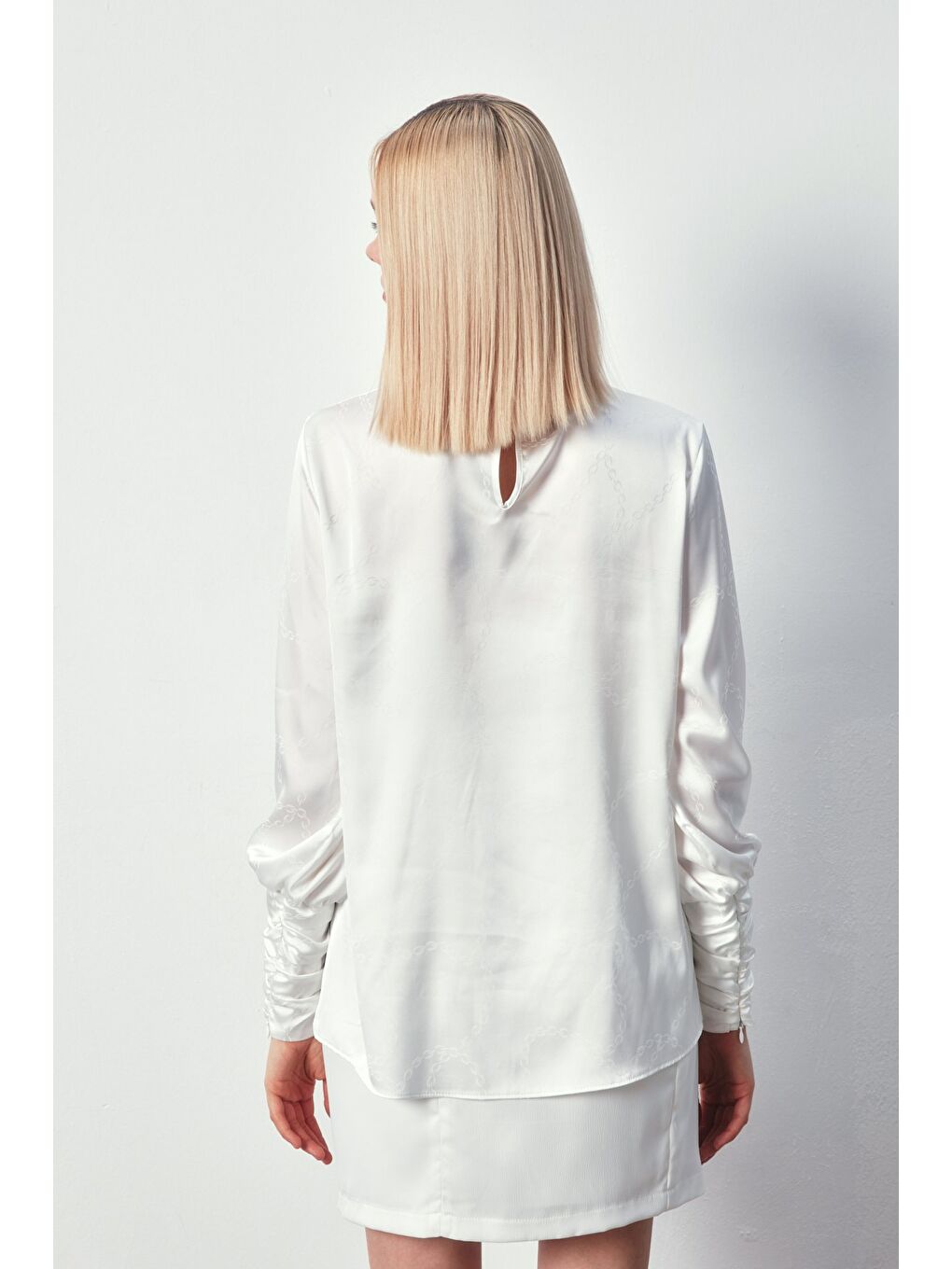 Zincir Desenli Saten Bluz - Ekru-7