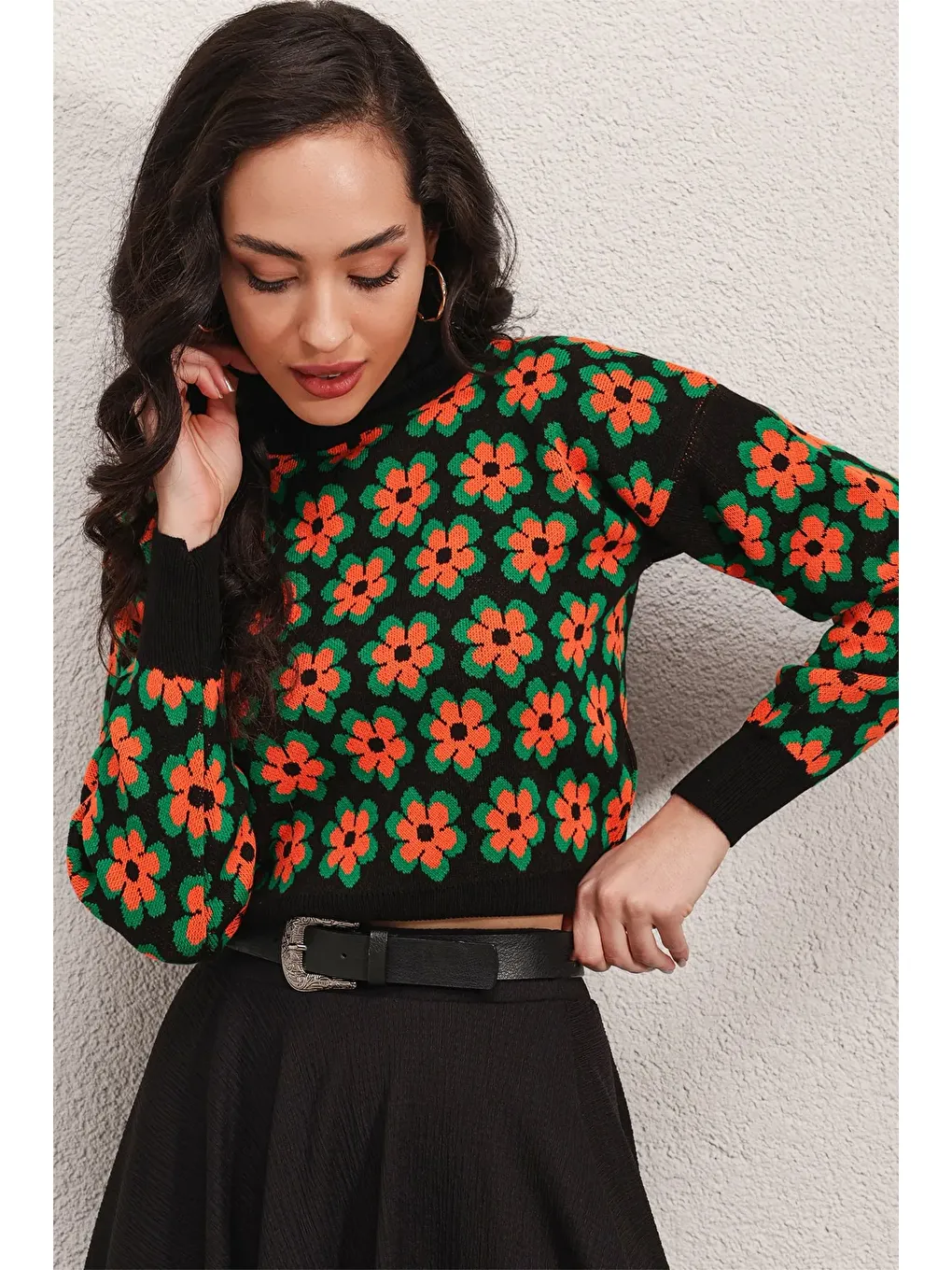 Karışık Kadın Boğazlı Desenli Crop Kazak