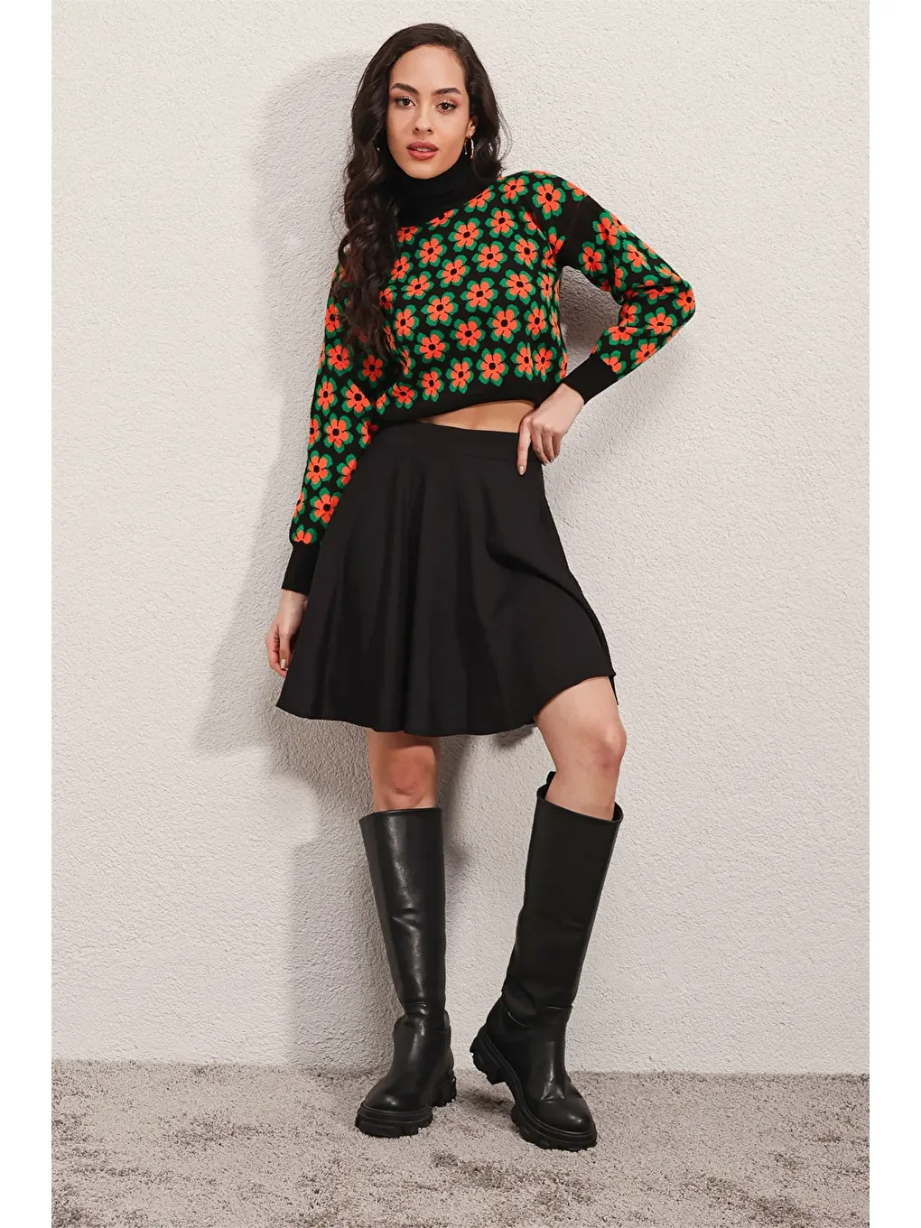 Karışık Kadın Boğazlı Desenli Crop Kazak-1