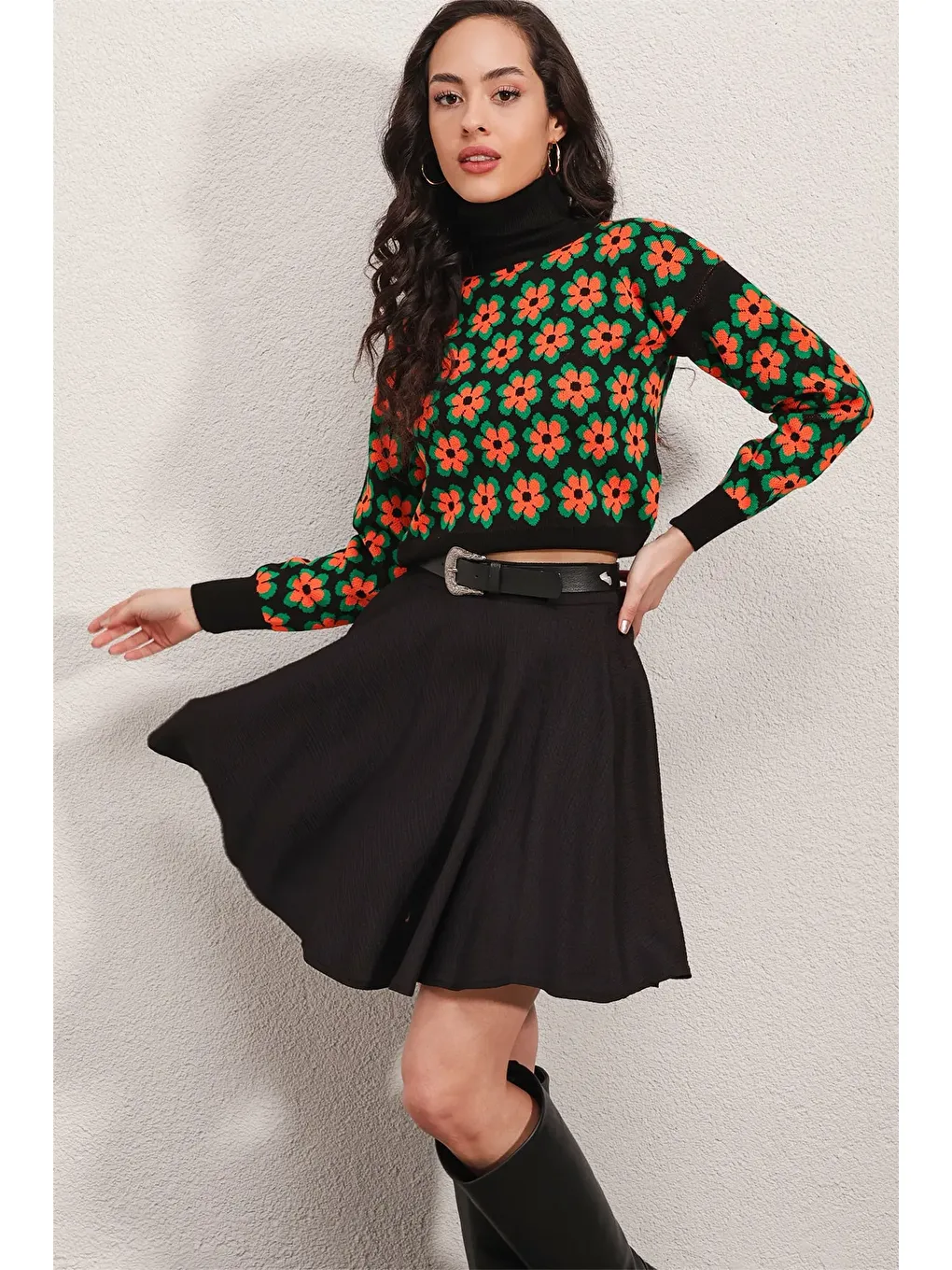 Karışık Kadın Boğazlı Desenli Crop Kazak-2