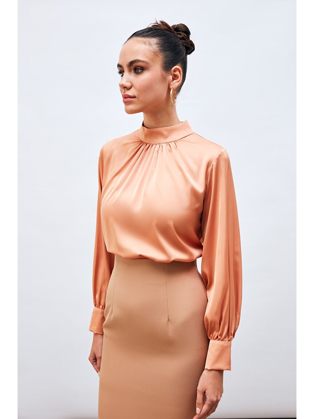 Pembe Yaka Detaylı Saten Bluz - Somon