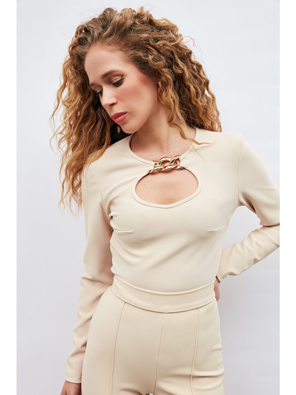 Zincir Detaylı Bluz - Bej-4