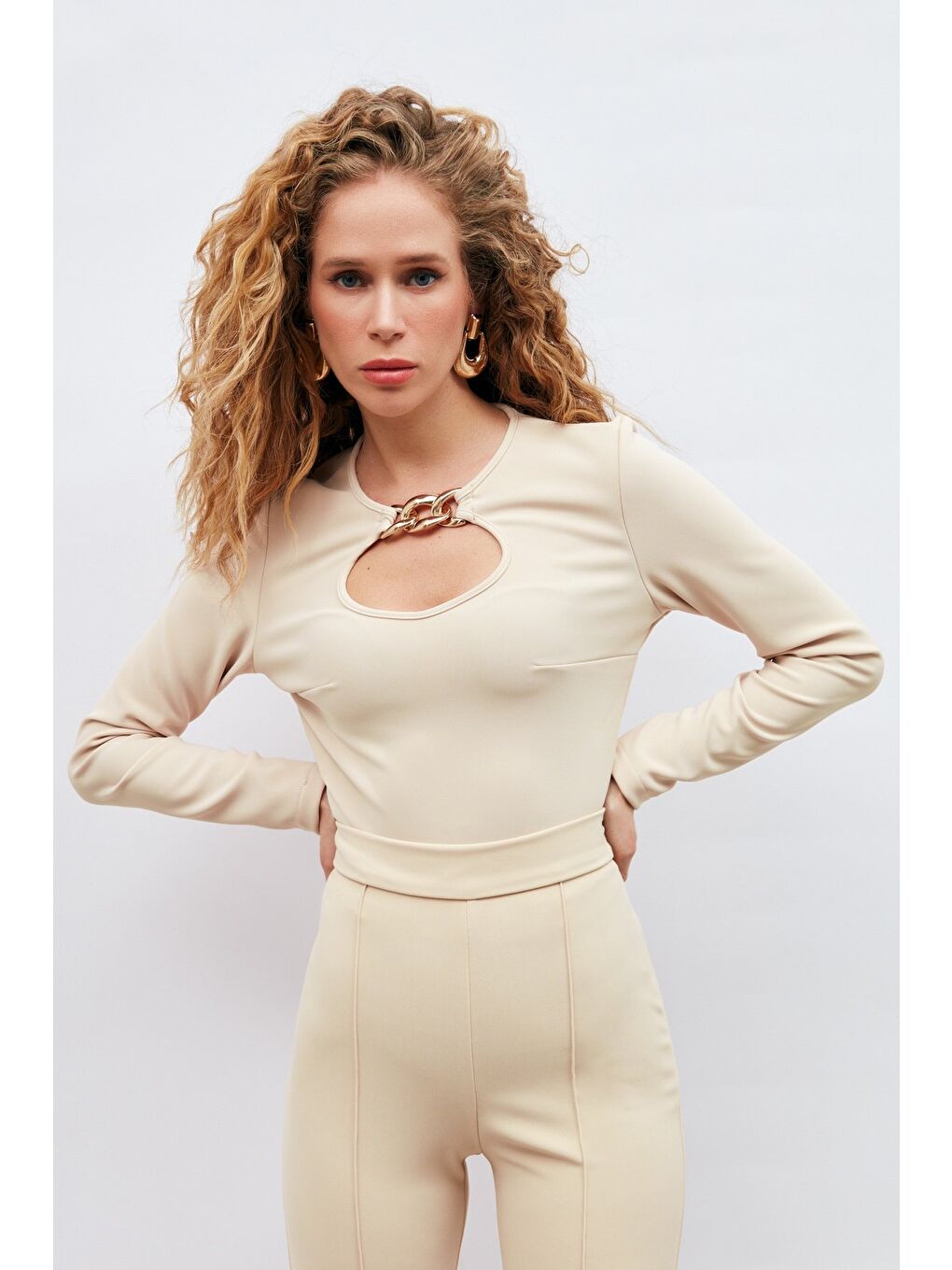 Zincir Detaylı Bluz - Bej-5