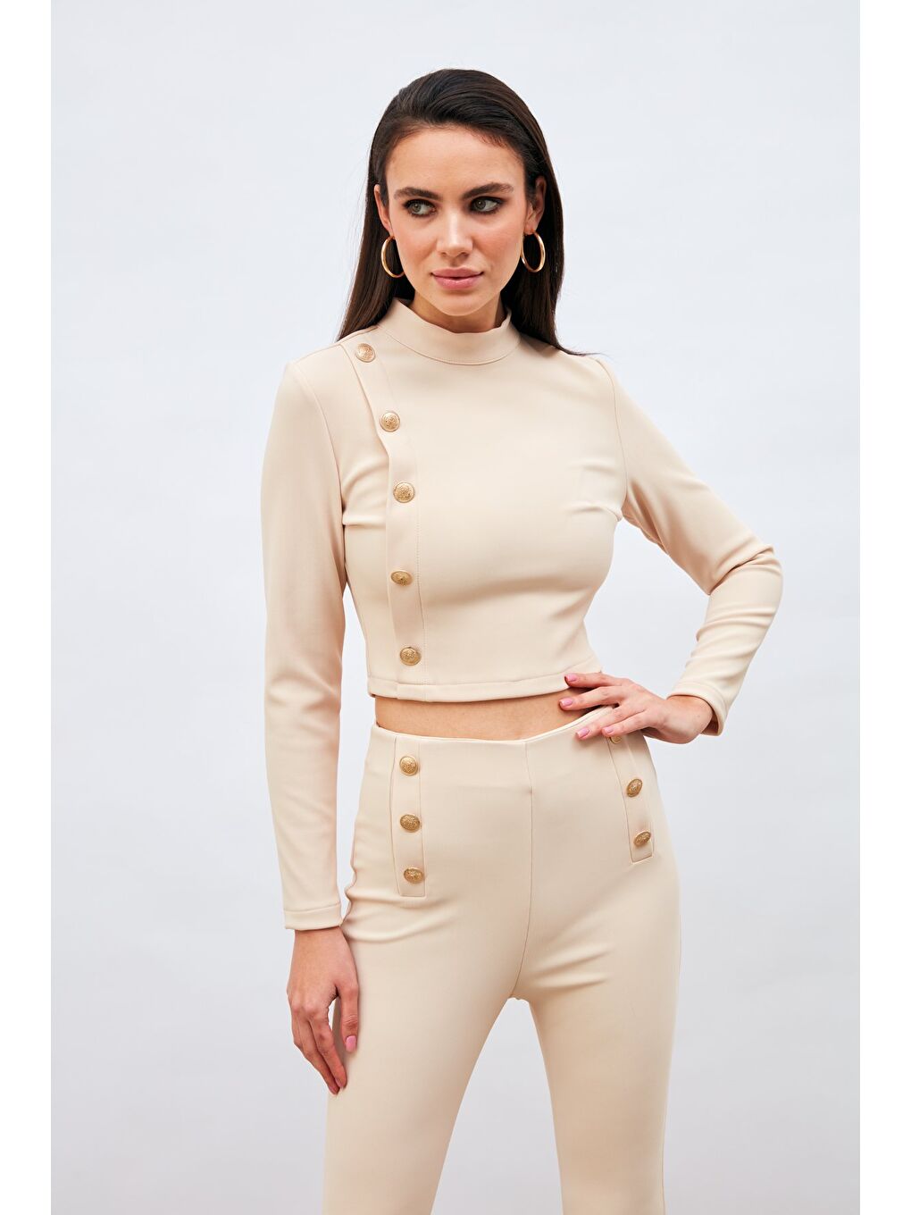 Düğme Detaylı Dik Yaka Bluz - Bej-1