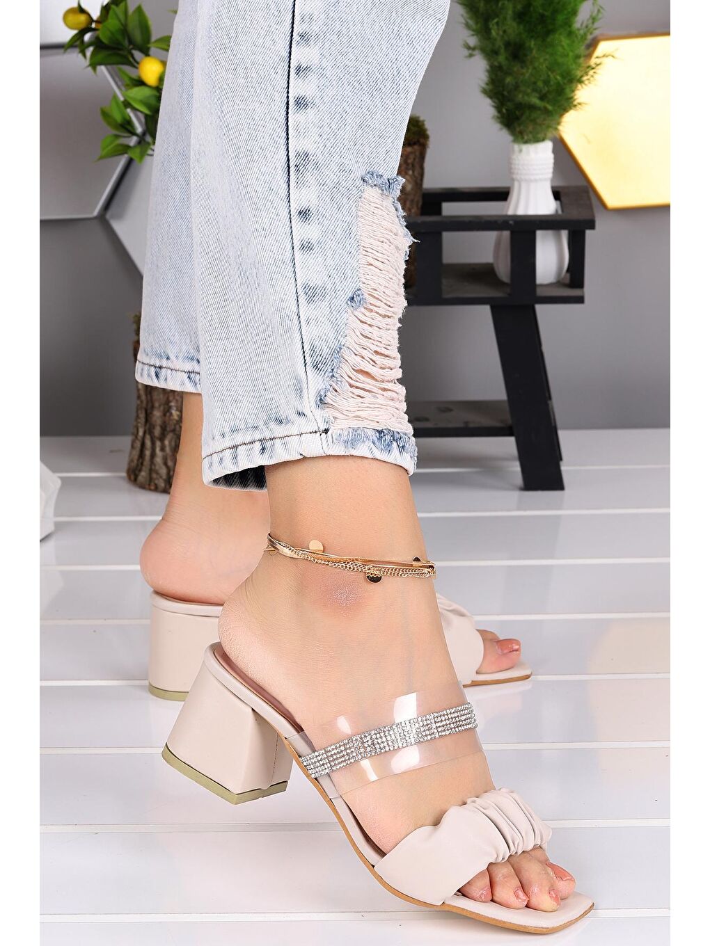 Bej Büyük Numara Cilt 5 Cm Topuklu Kadın Terlik 907-2219