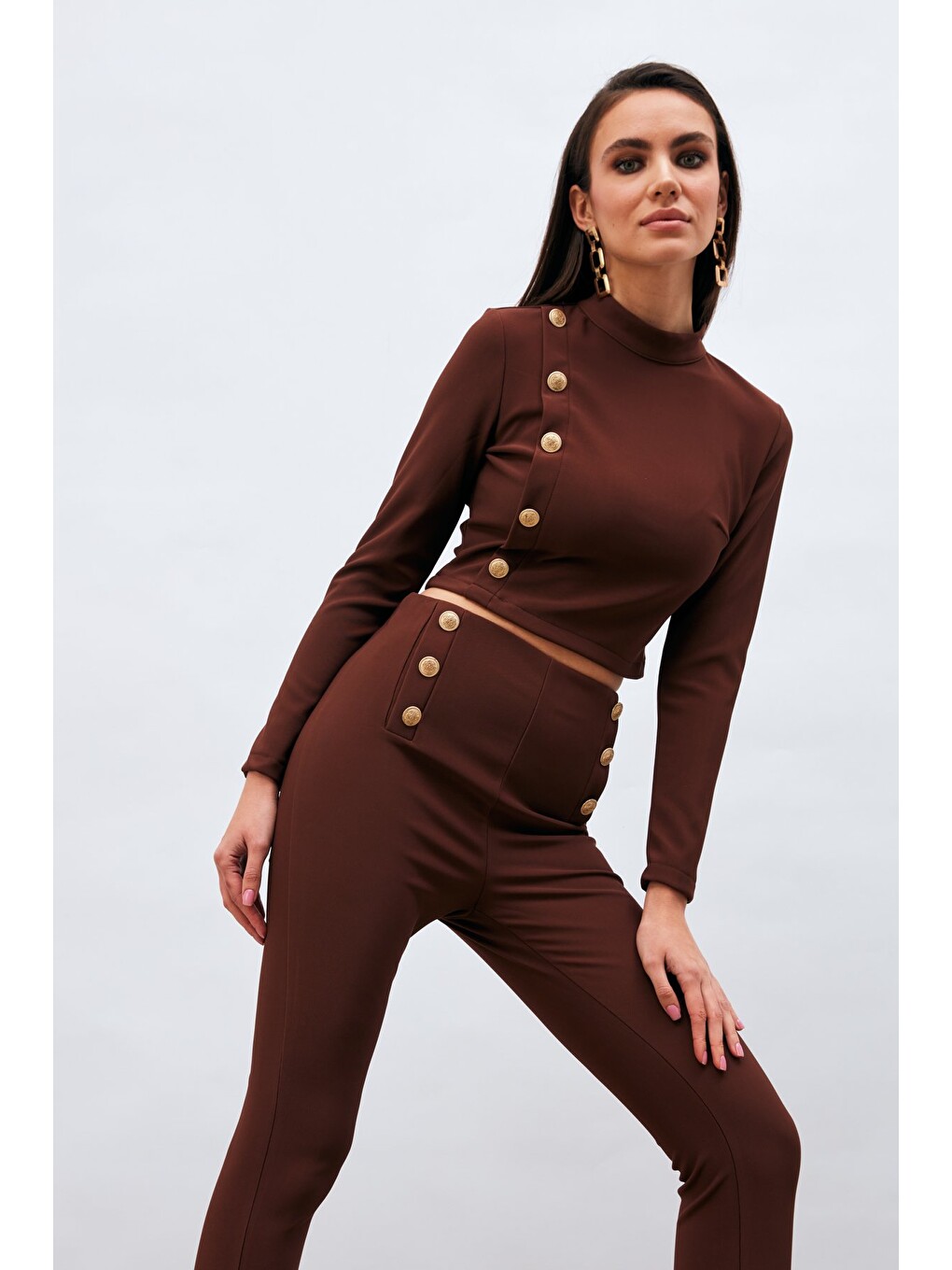 Kahverengi Düğme Detaylı Dik Yaka Bluz - Kahve-2