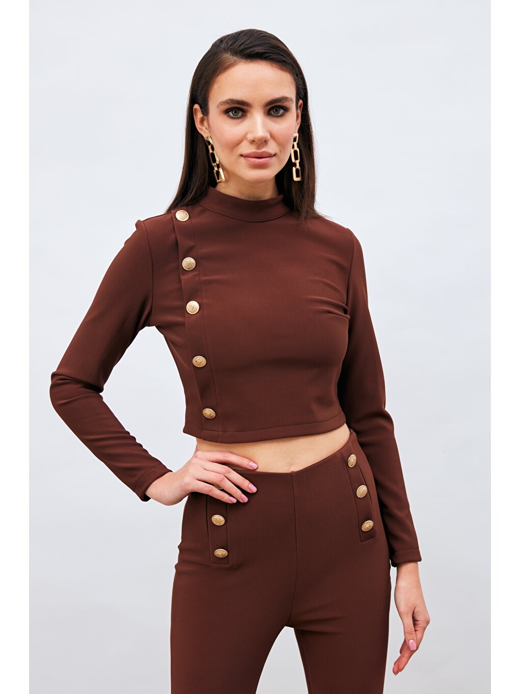 Kahverengi Düğme Detaylı Dik Yaka Bluz - Kahve-3