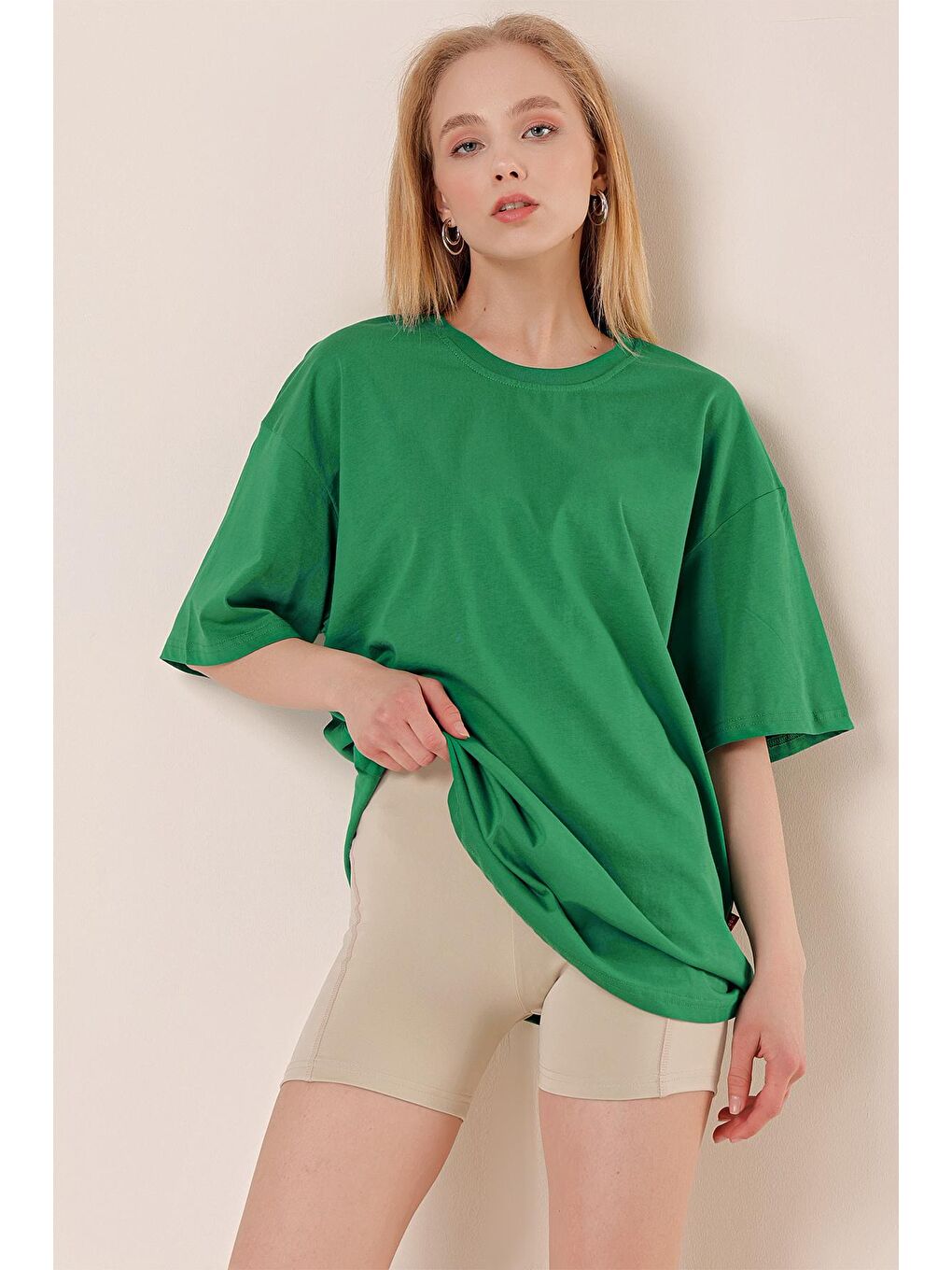 Kadın Koyu Yeşil Yuvarlak Yaka Pamuklu Basic Oversize Tişört