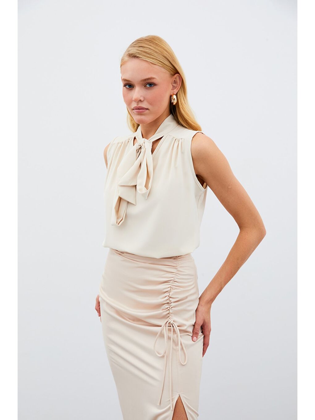 Fularlı Kolsuz Bluz - Bej-2