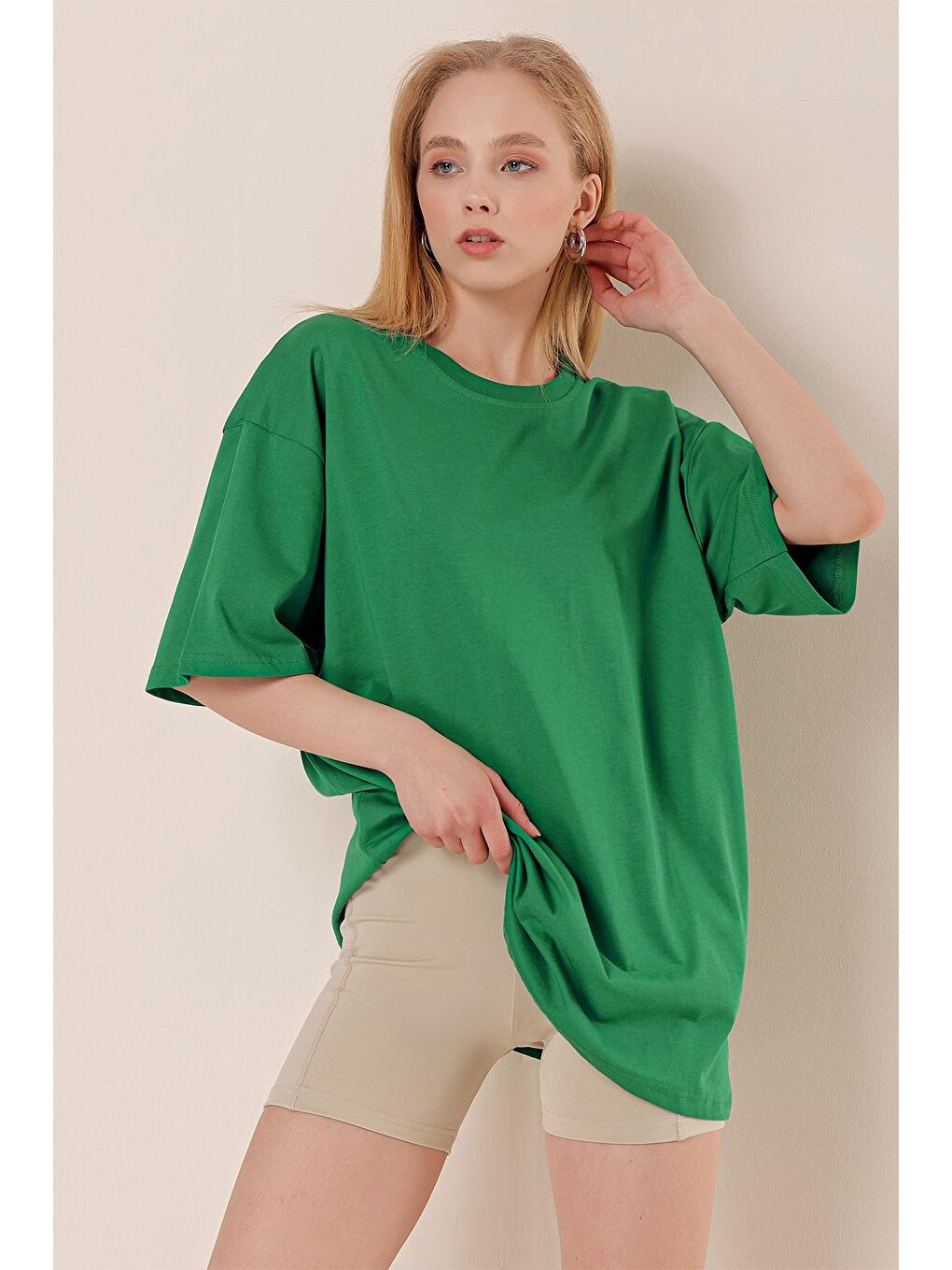Kadın Koyu Yeşil Yuvarlak Yaka Pamuklu Basic Oversize Tişört-2