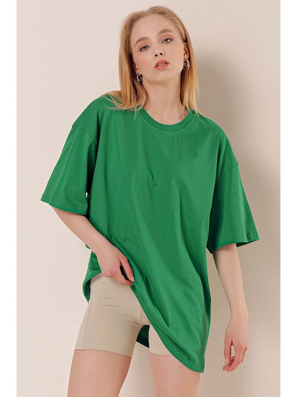 Kadın Koyu Yeşil Yuvarlak Yaka Pamuklu Basic Oversize Tişört-3