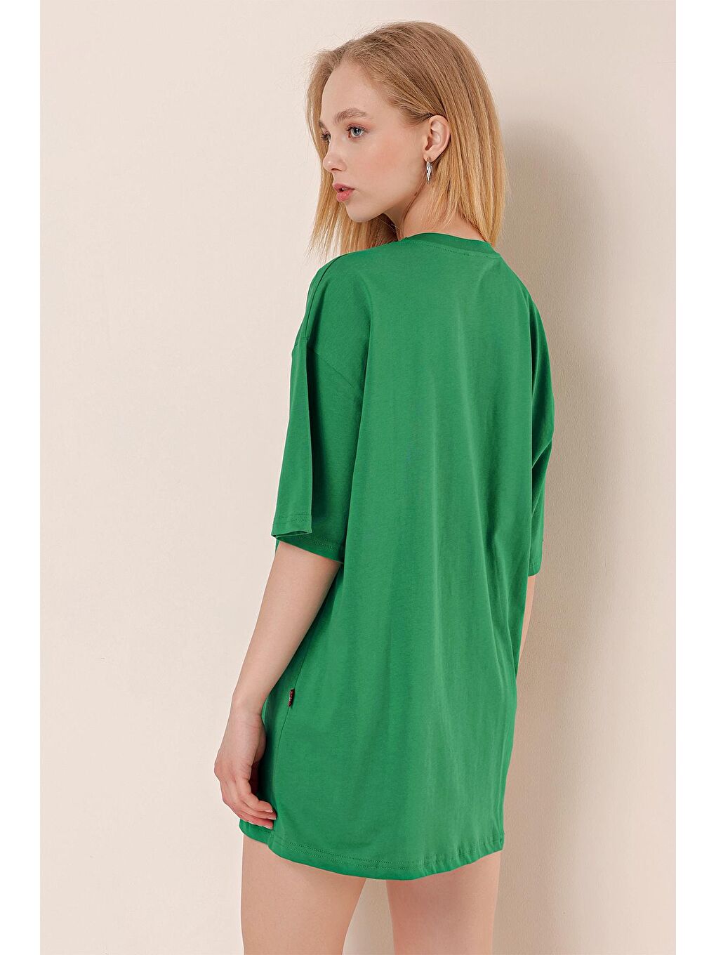 Kadın Koyu Yeşil Yuvarlak Yaka Pamuklu Basic Oversize Tişört-4