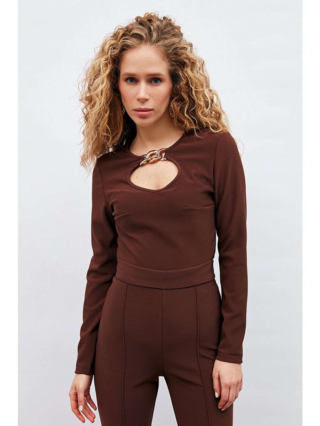 Kahverengi Zincir Detaylı Bluz - Kahve-1