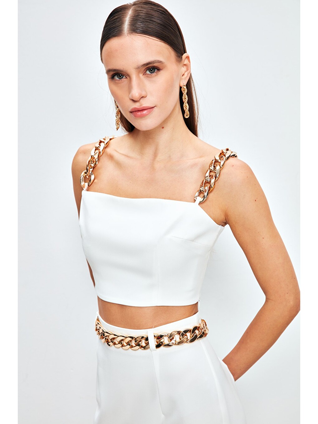 Gold Zincir Askılı Crop Bluz - Ekru