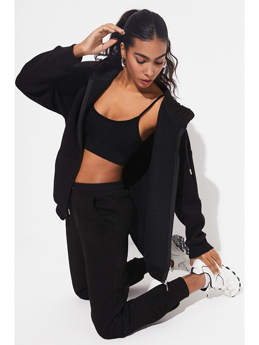 Siyah Kadın Rahat Kesim Paçası Ribanalı Basic Eşofman Altı-4