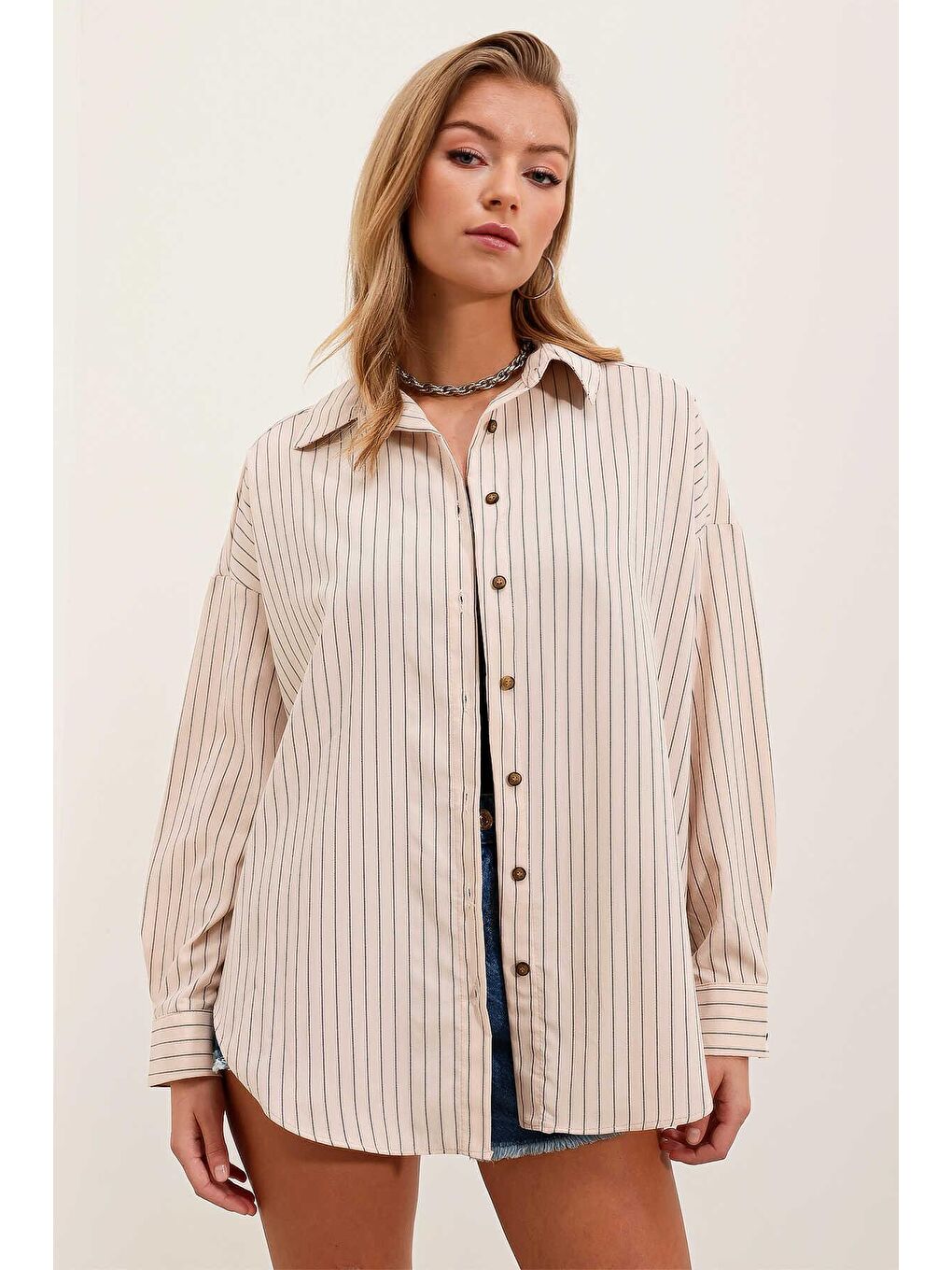 Ekru Kadın Krem Oversize Düşük Omuz Çizgili Basic Gömlek